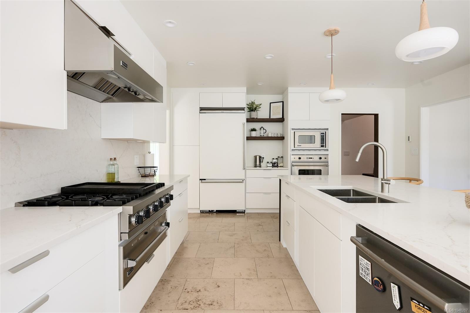 3055 Beach Dr