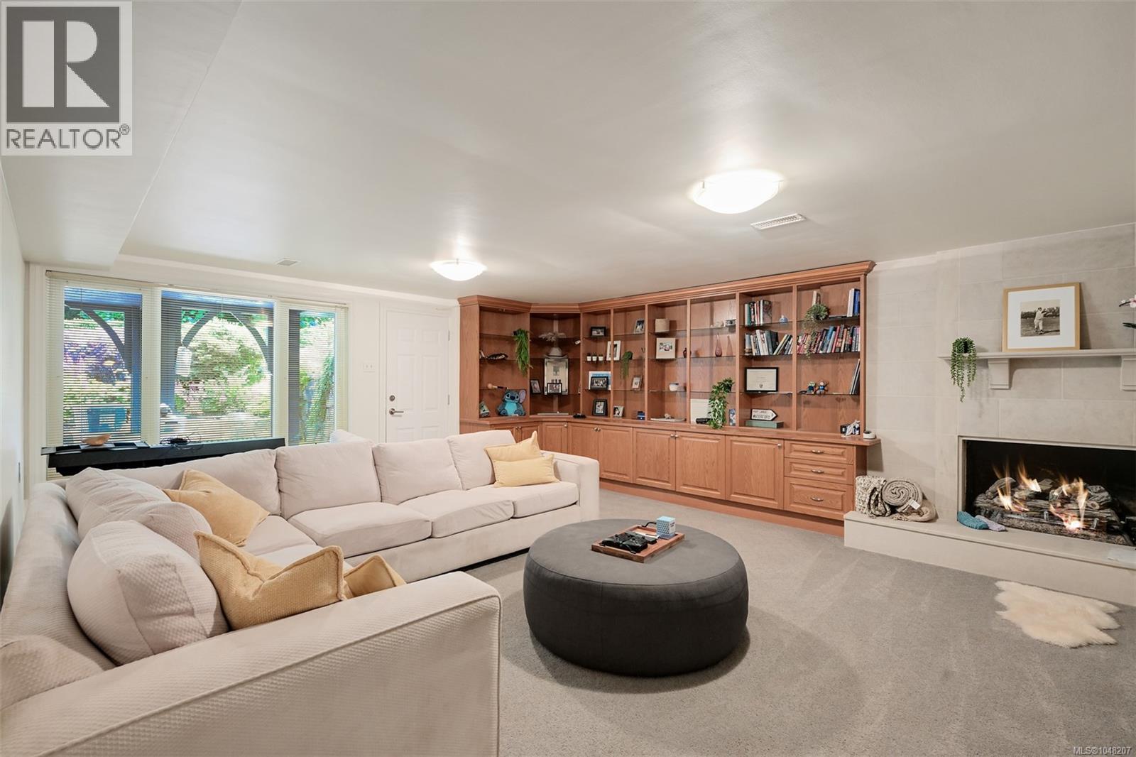 3055 Beach Dr