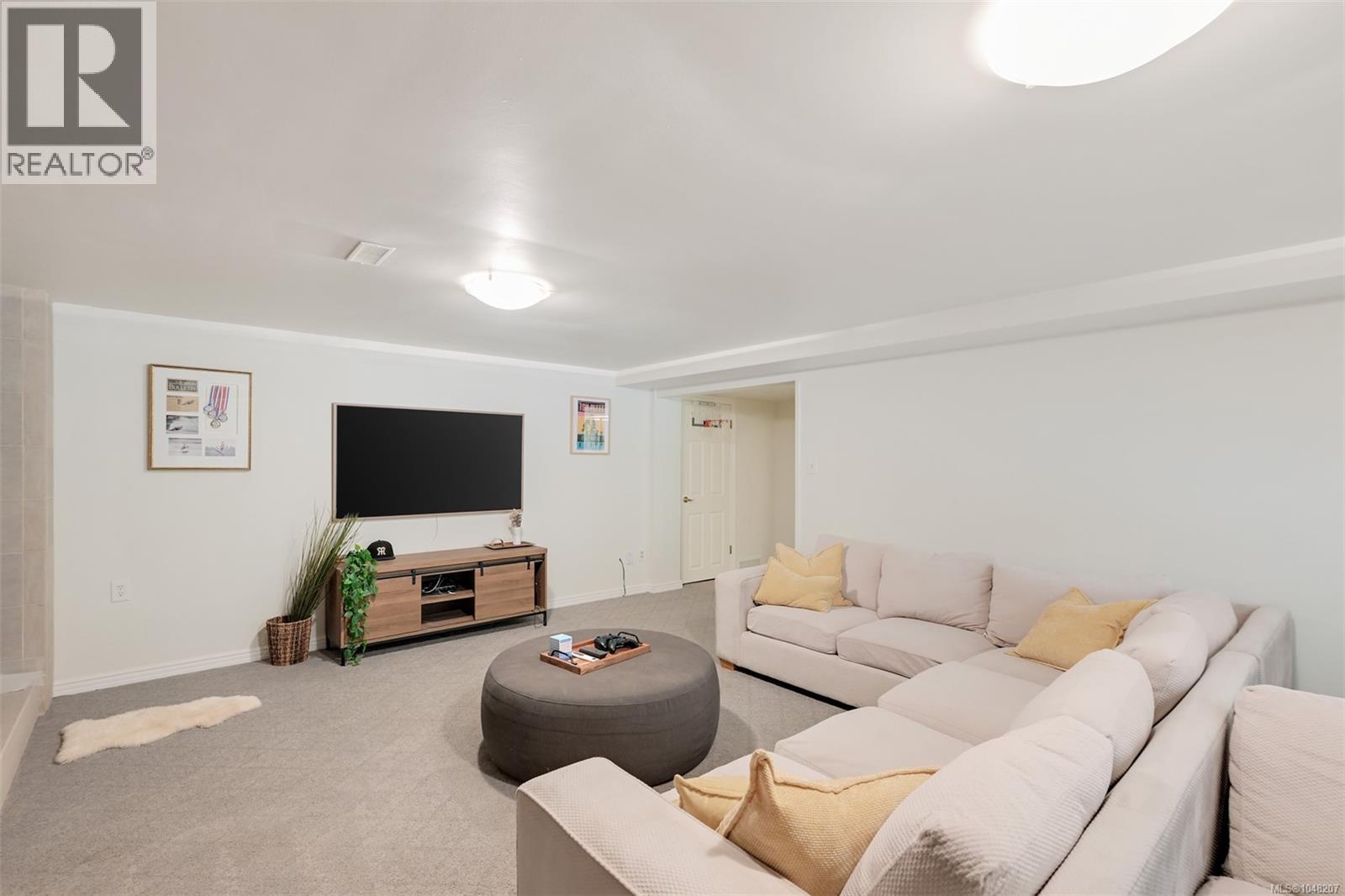 3055 Beach Dr