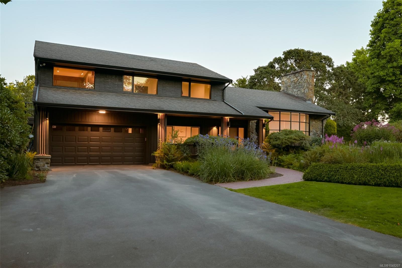 3055 Beach Dr