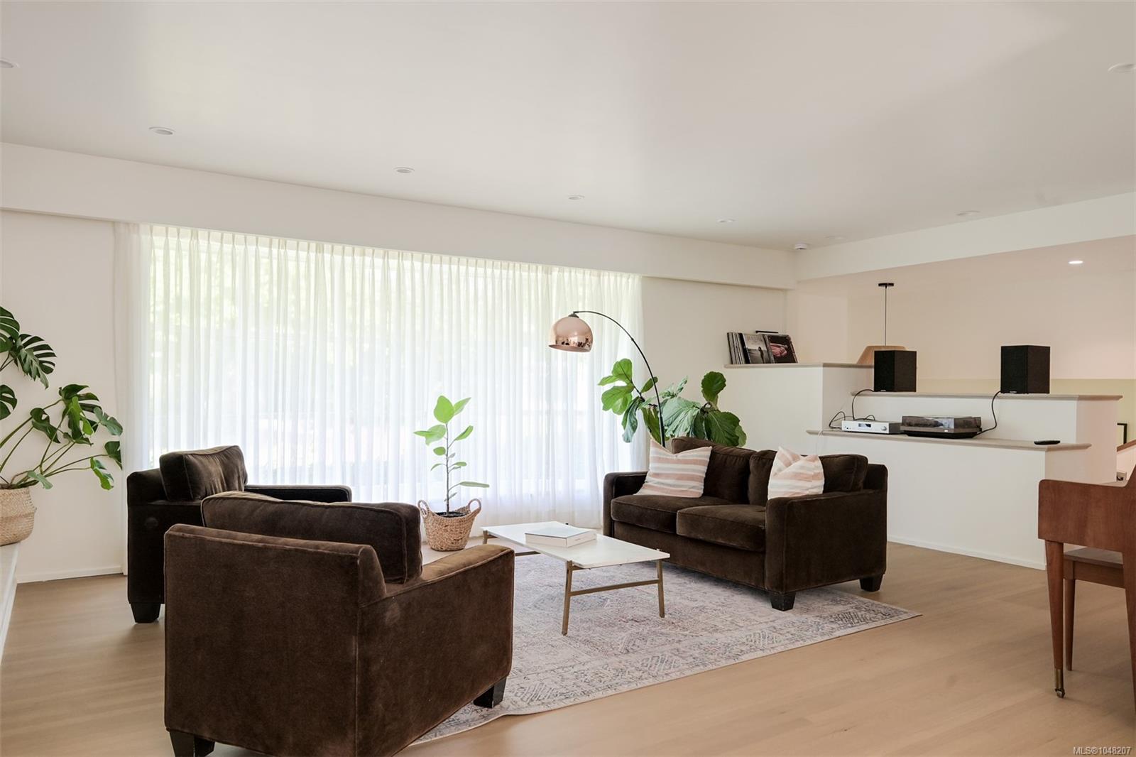3055 Beach Dr