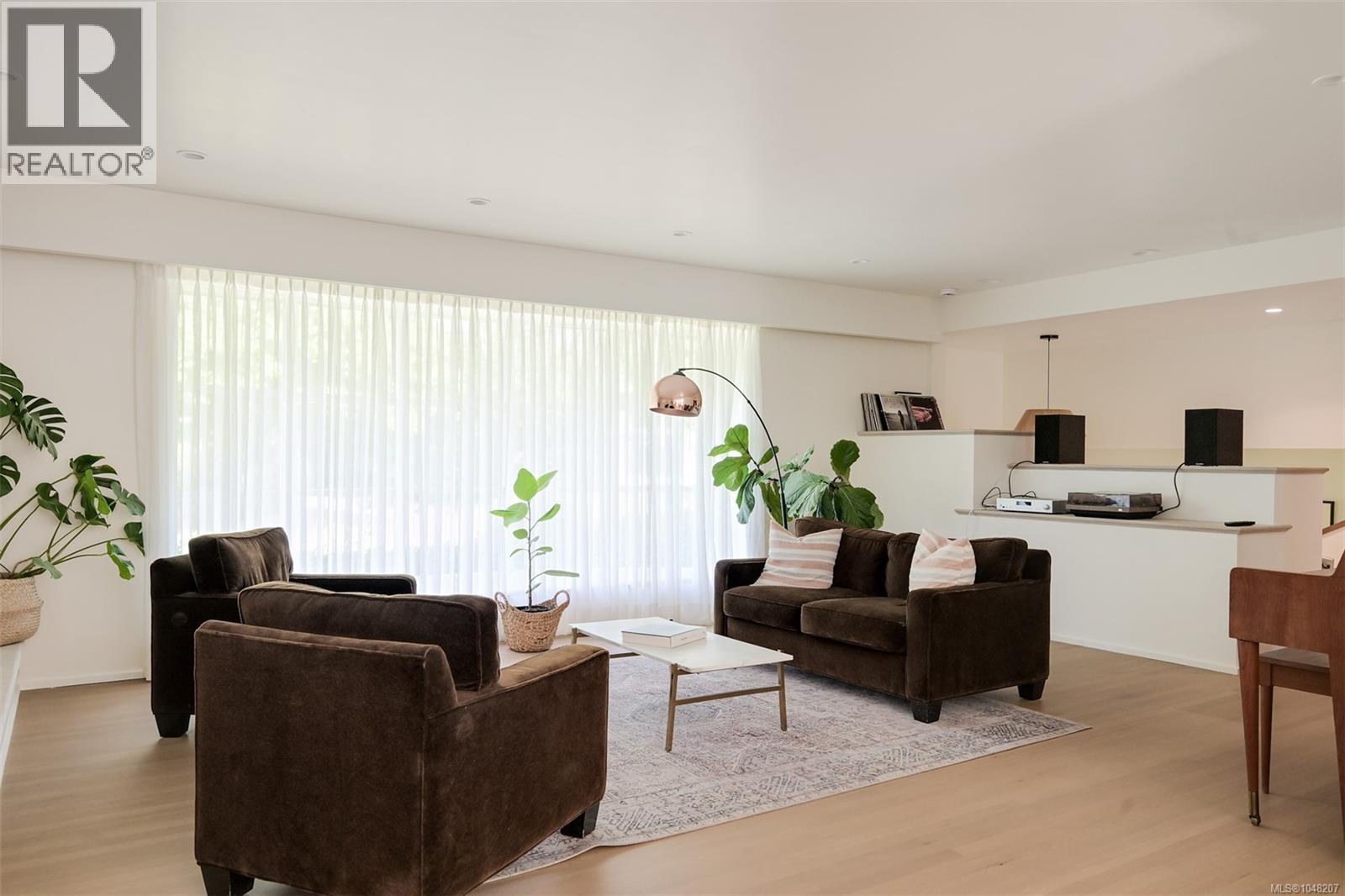 3055 Beach Dr