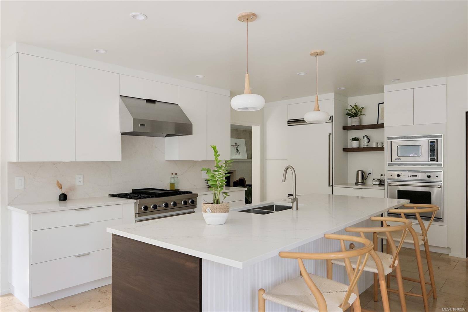 3055 Beach Dr