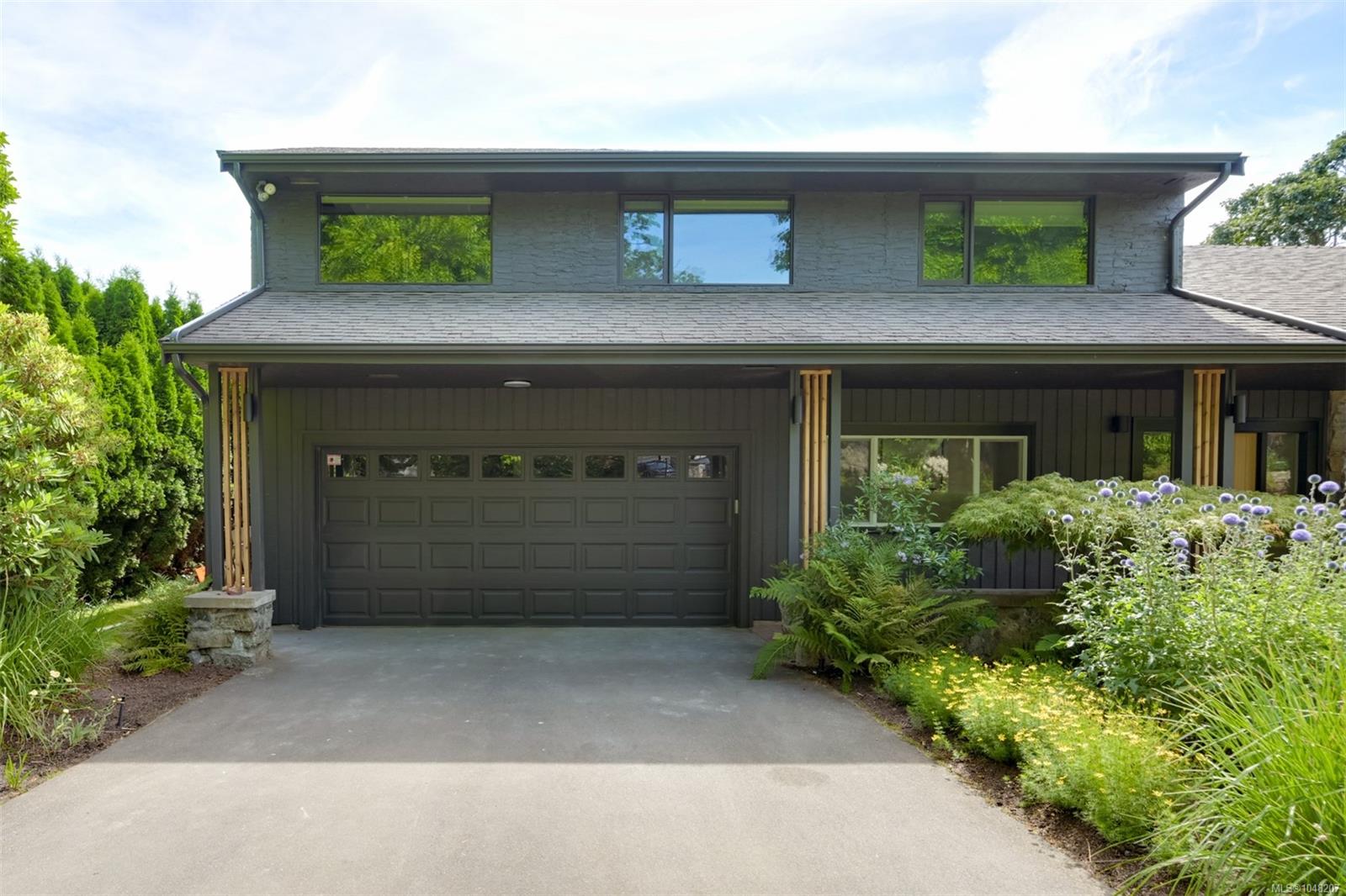 3055 Beach Dr