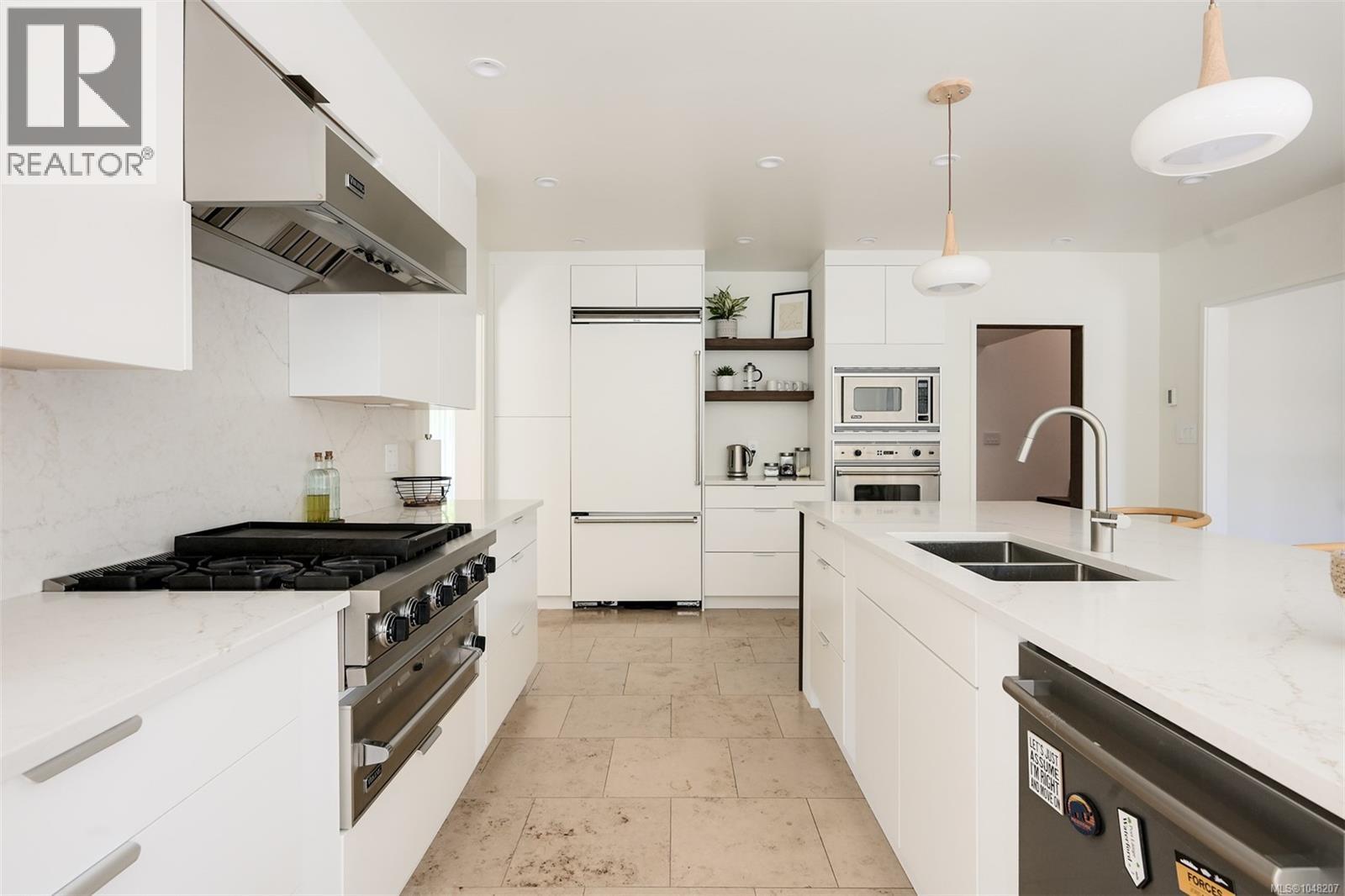 3055 Beach Dr