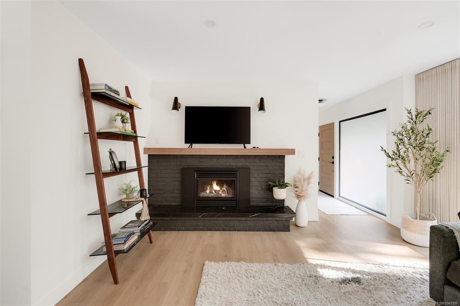 2860 Tudor Ave