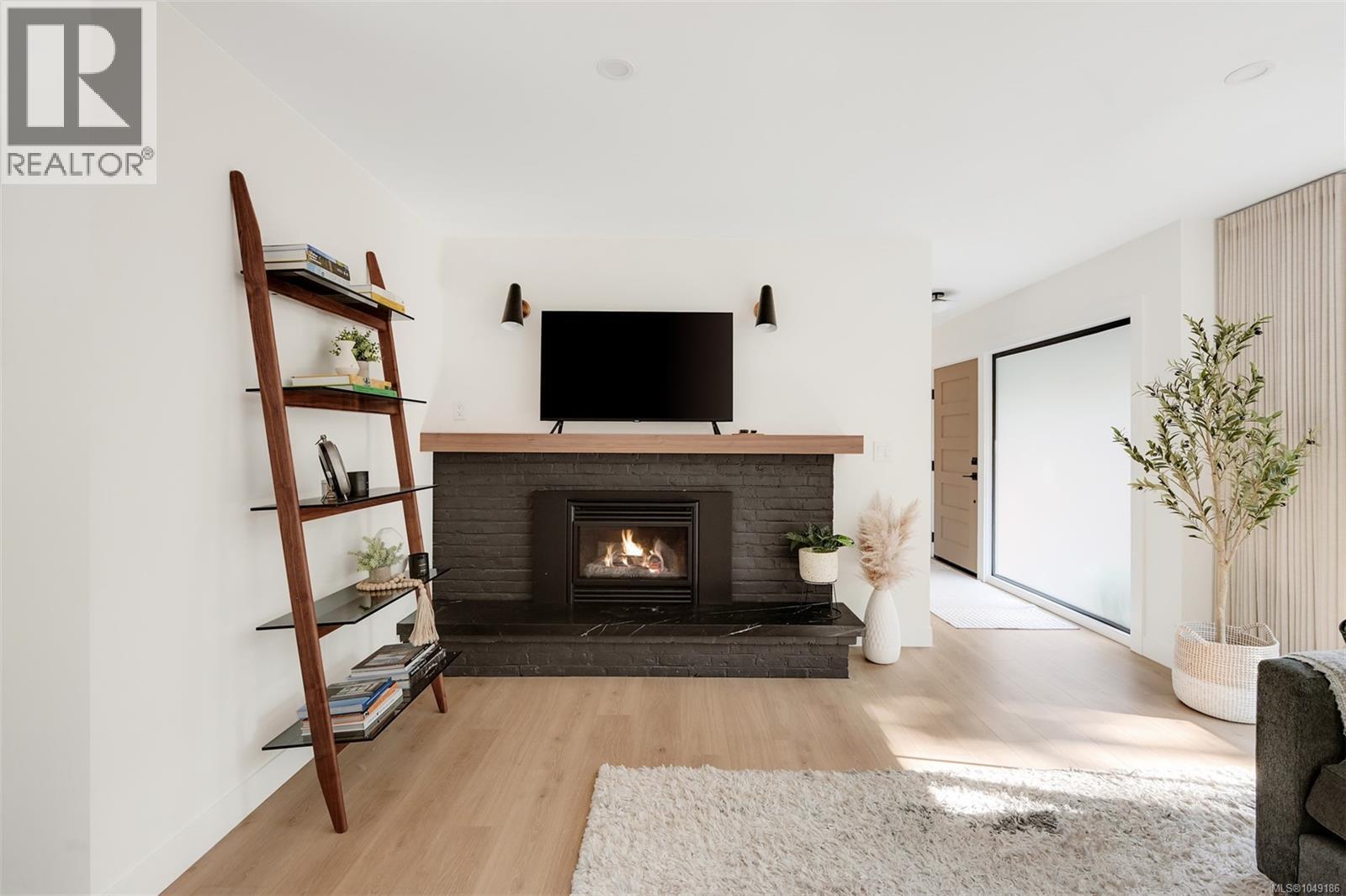 2860 Tudor Ave