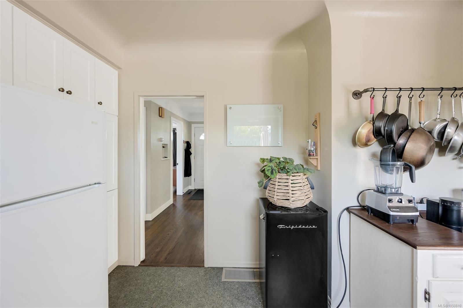 3221 Service St