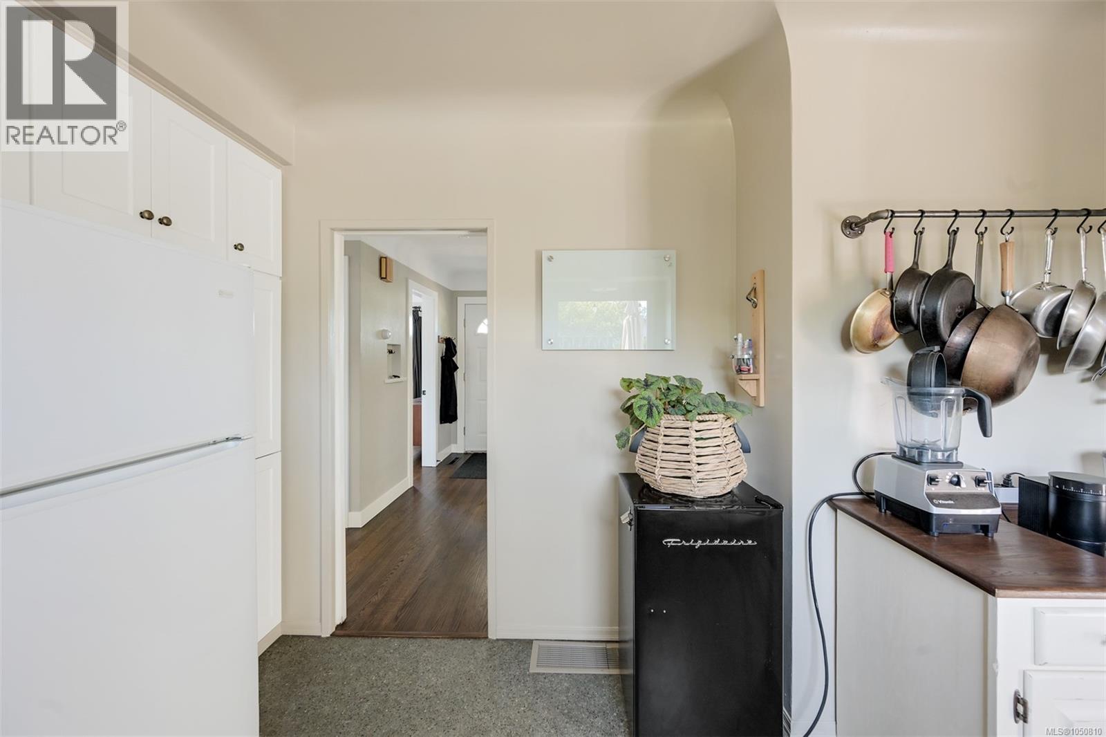 3221 Service St