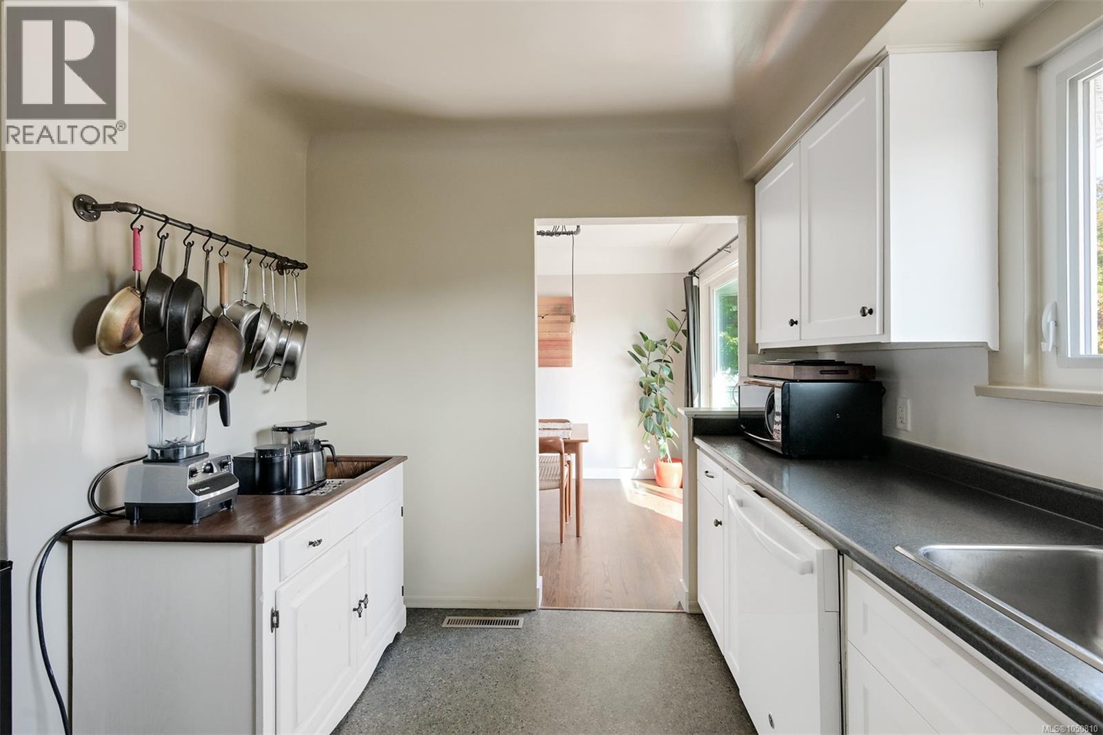 3221 Service St