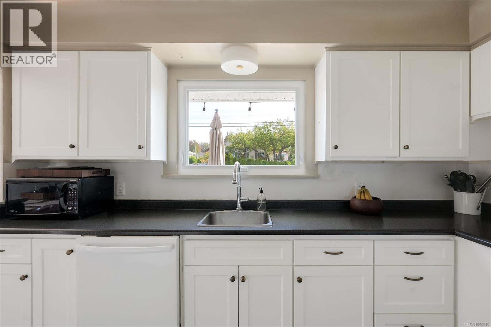 3221 Service St