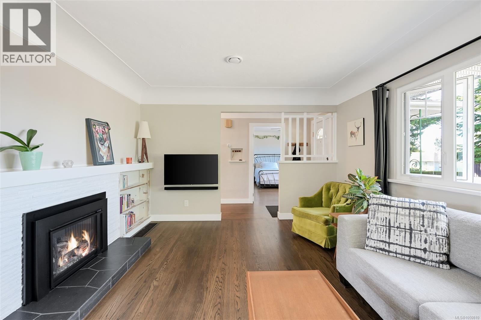 3221 Service St