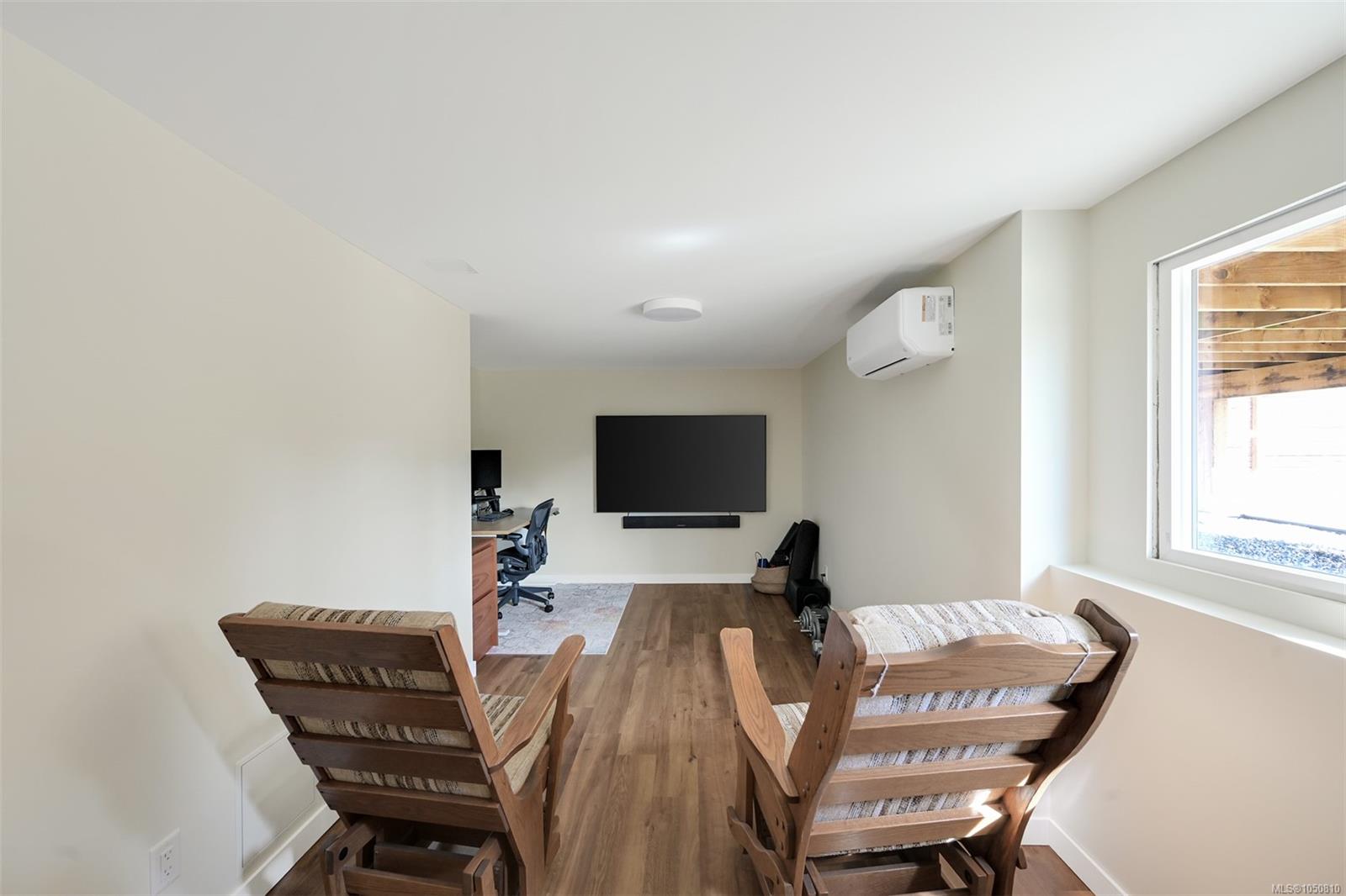 3221 Service St