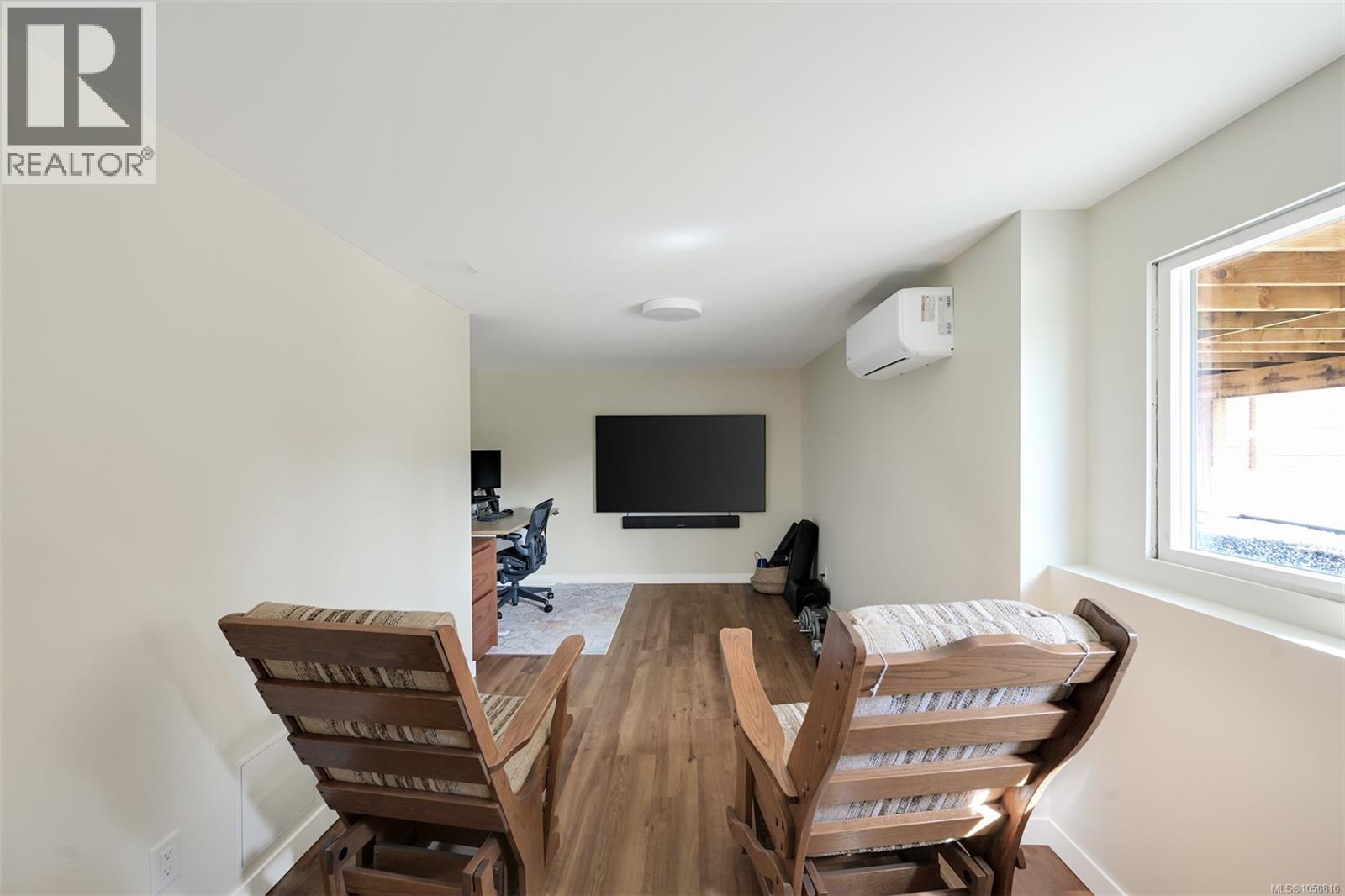 3221 Service St