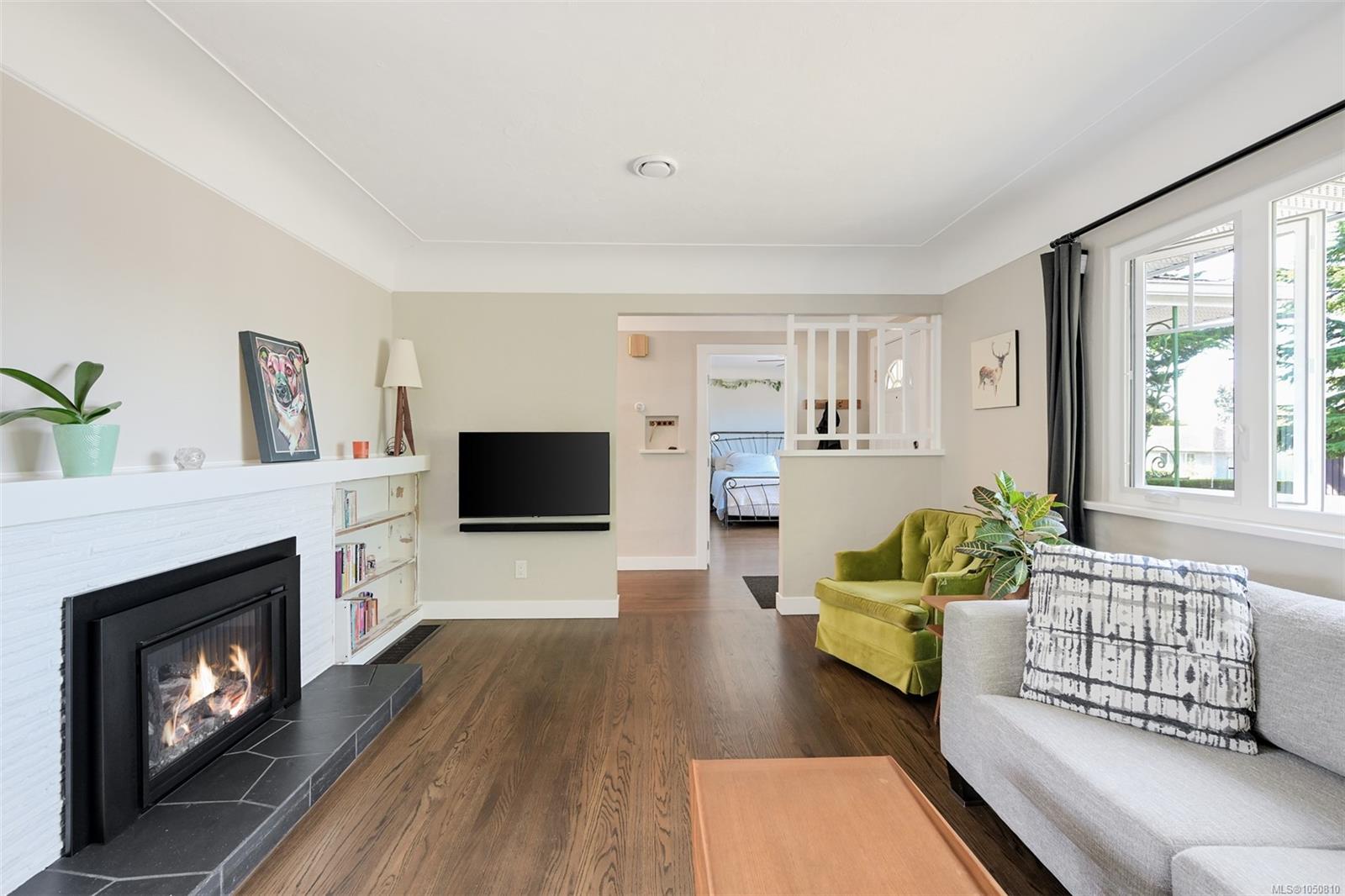 3221 Service St
