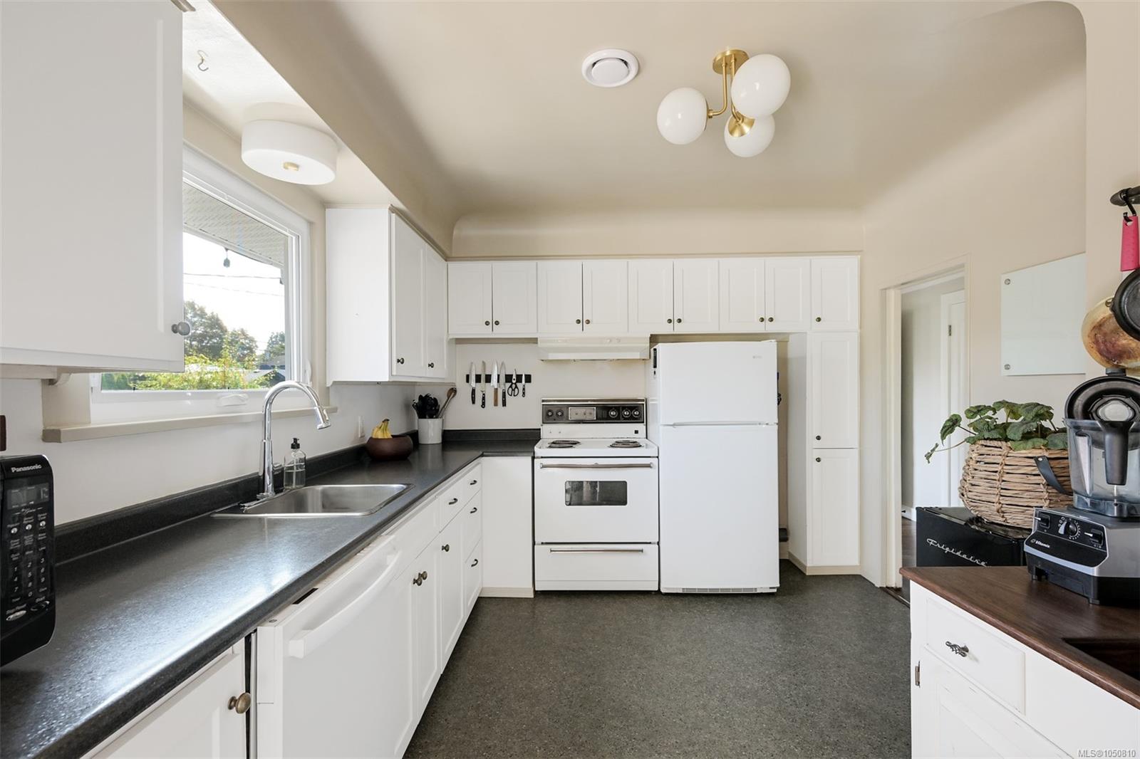 3221 Service St