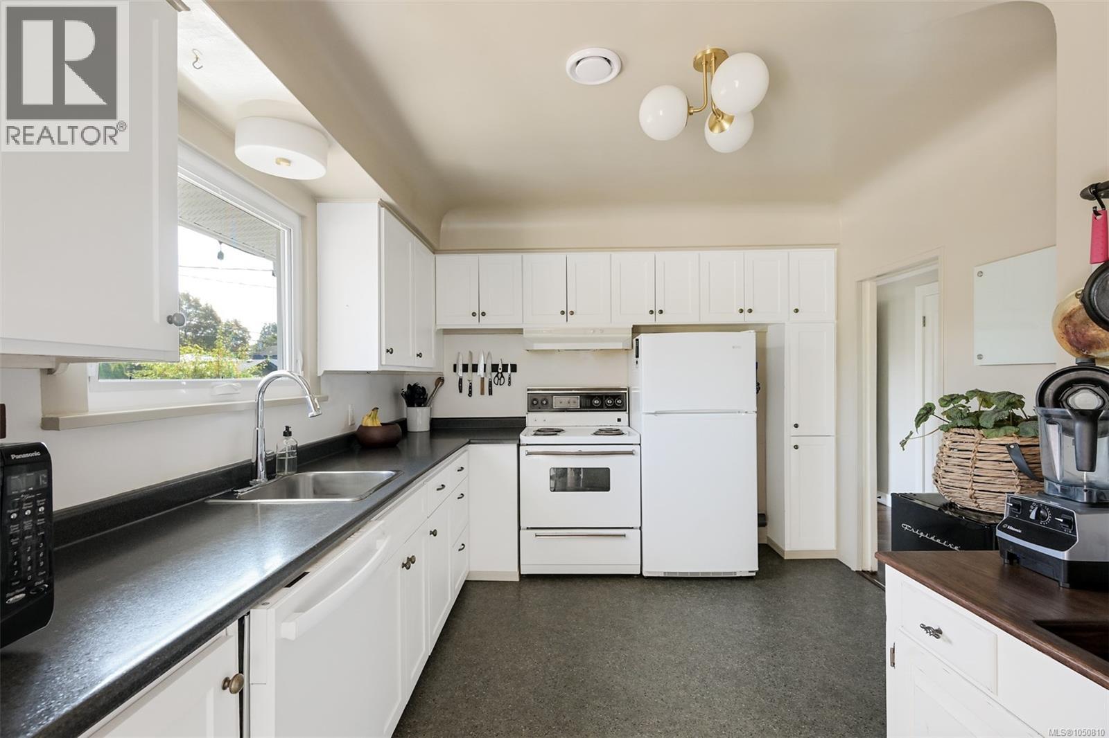 3221 Service St