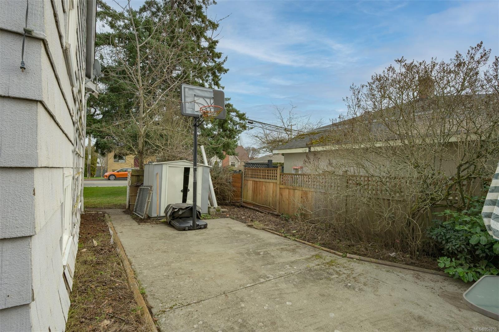 2698 Foul Bay Rd