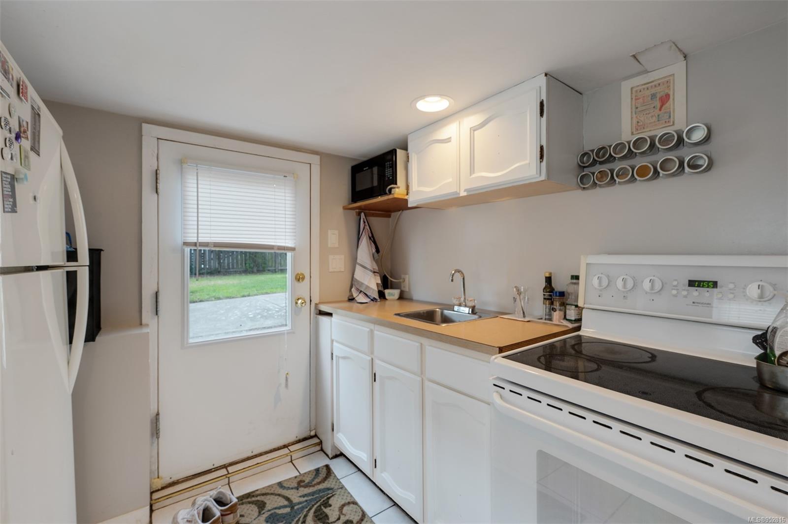 2698 Foul Bay Rd