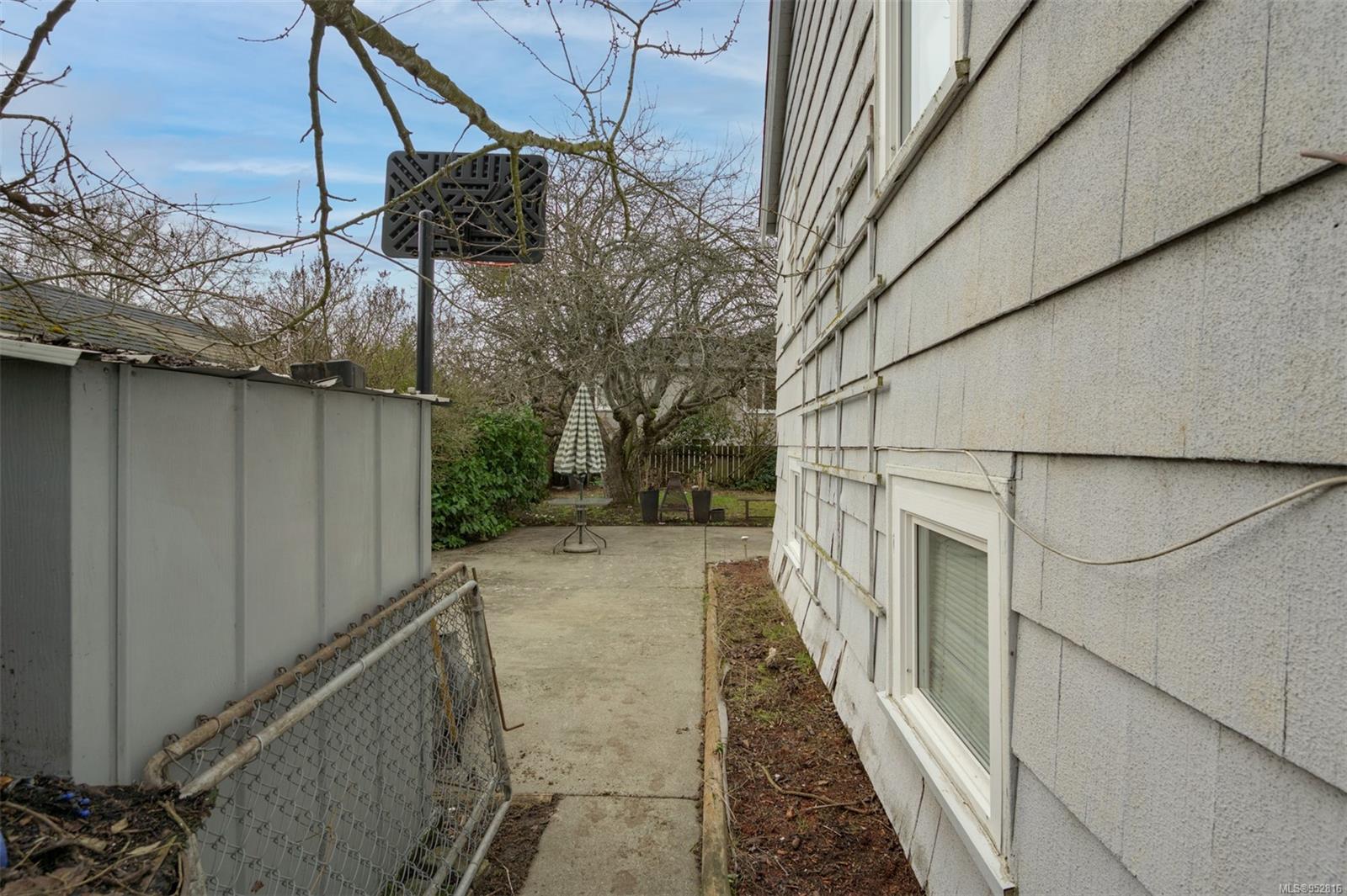 2698 Foul Bay Rd