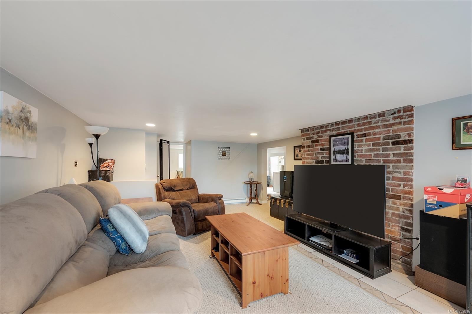 2698 Foul Bay Rd