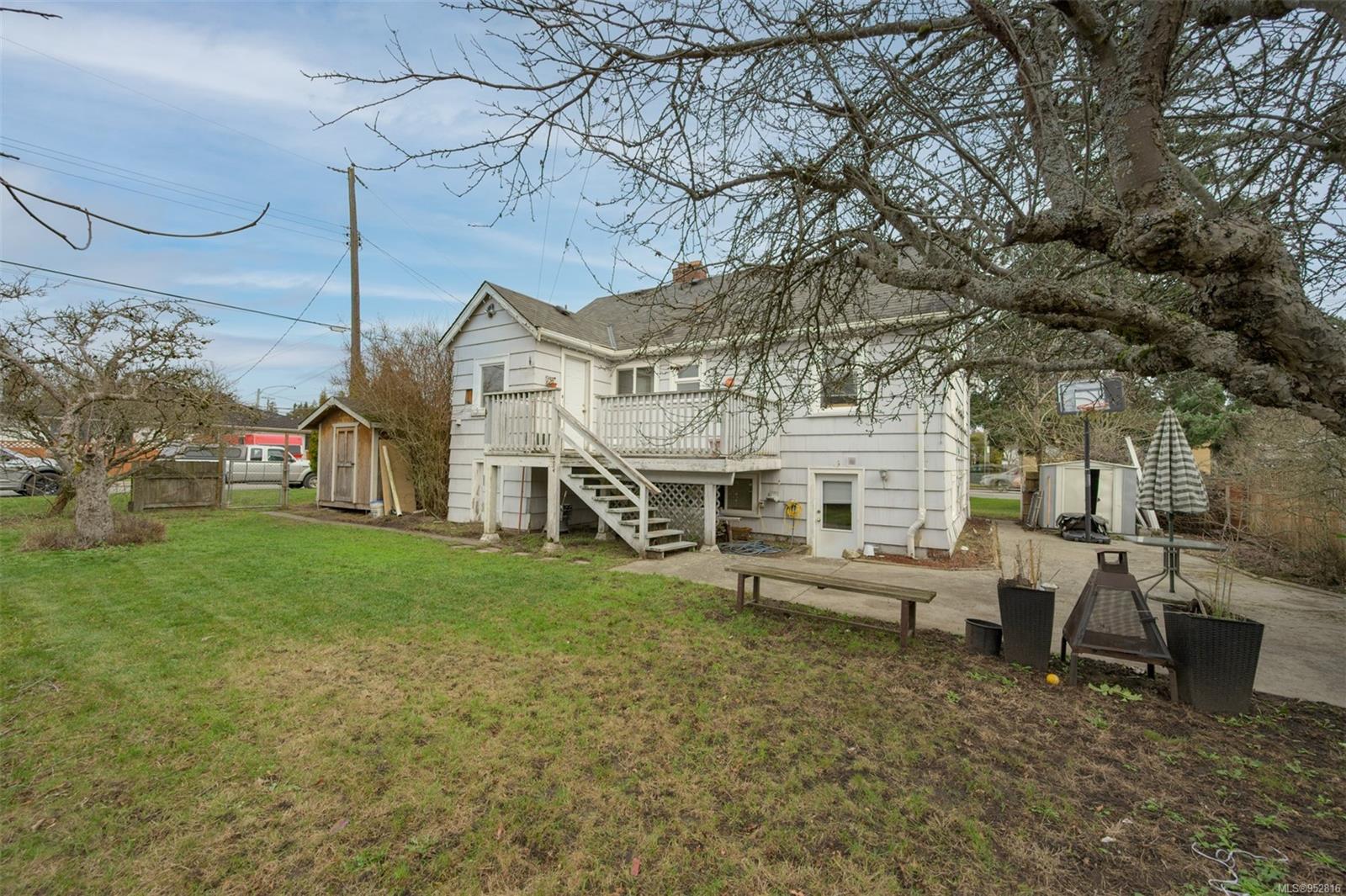 2698 Foul Bay Rd