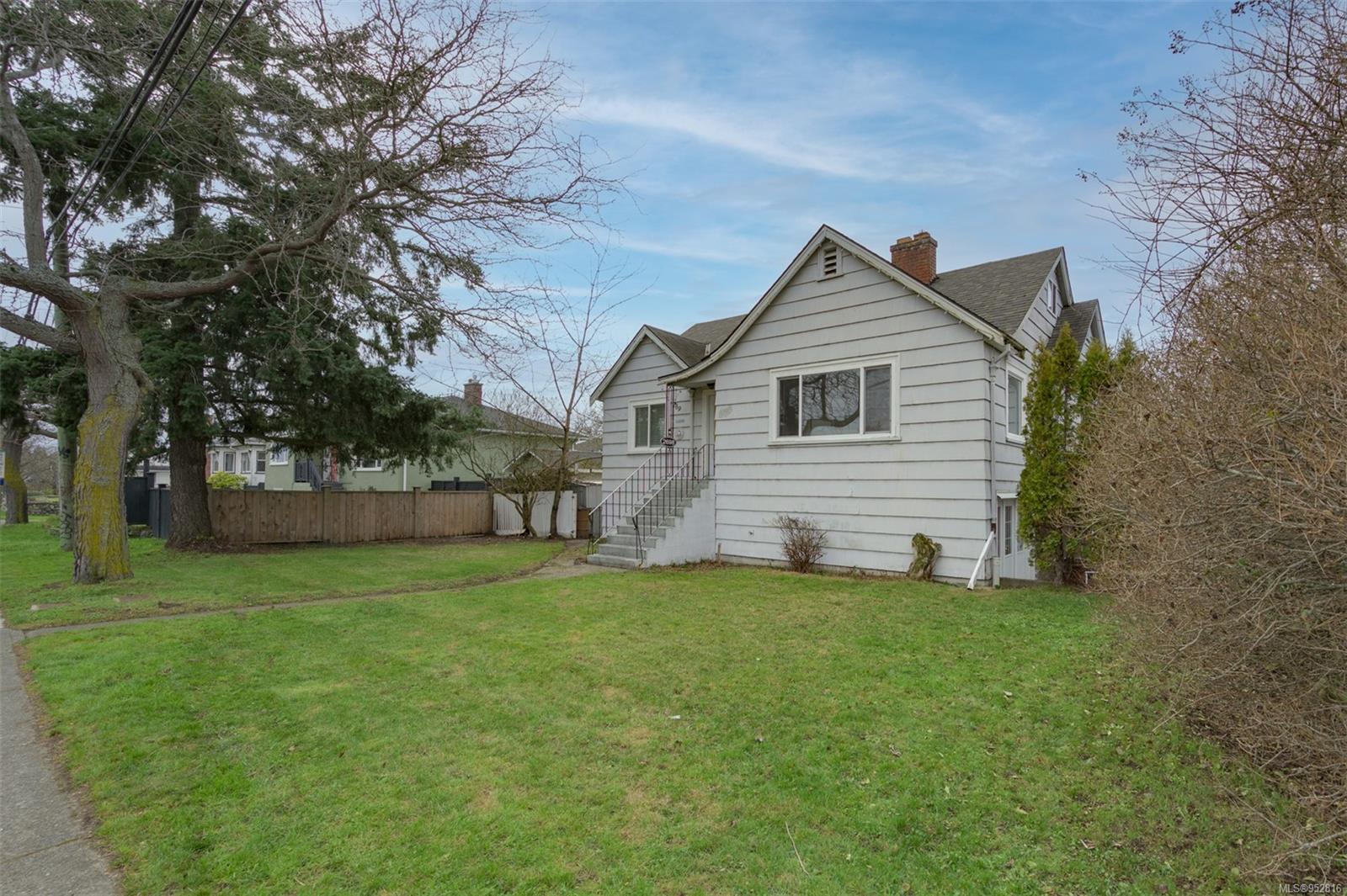 2698 Foul Bay Rd