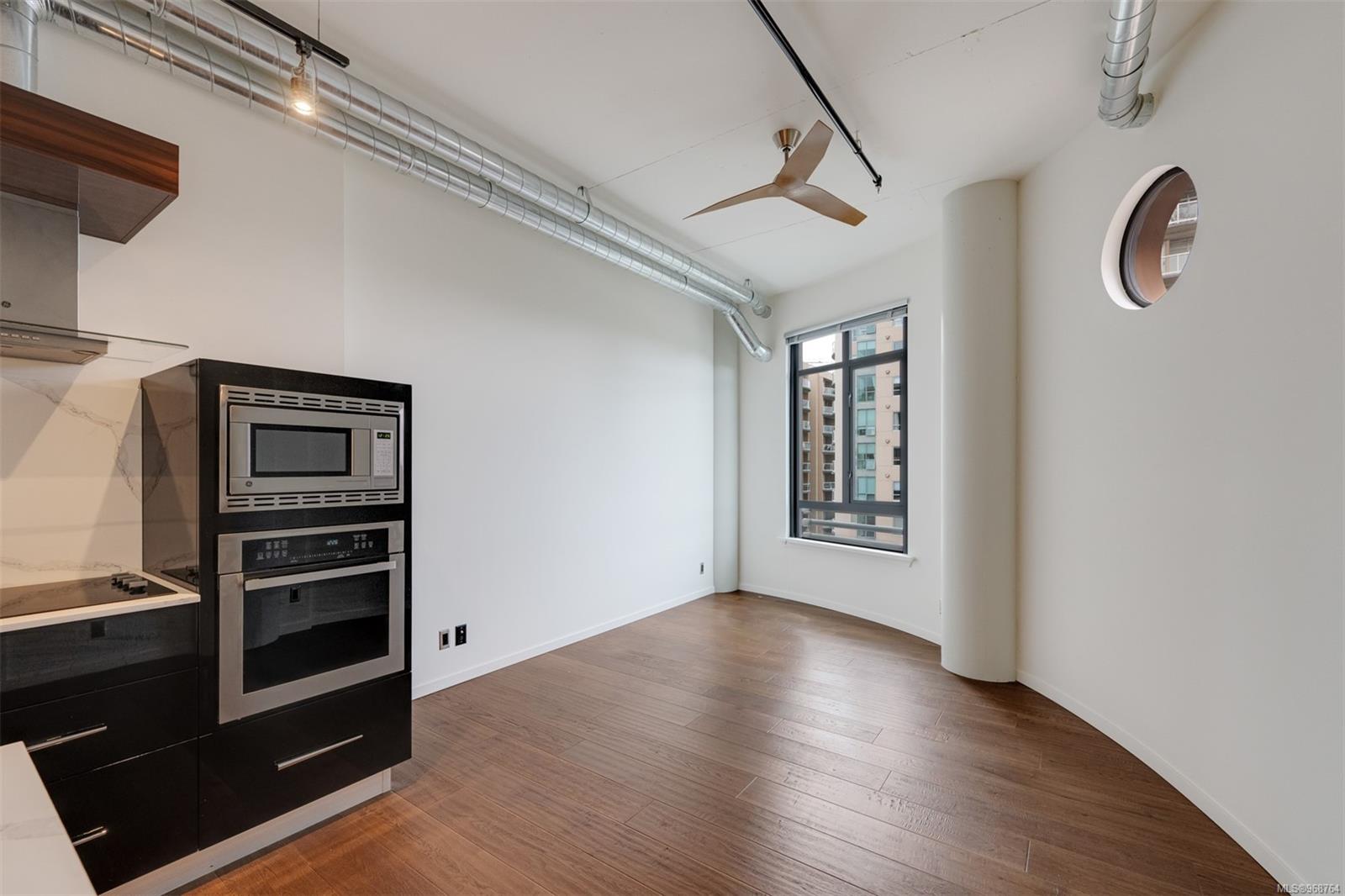 1029 View St # 611