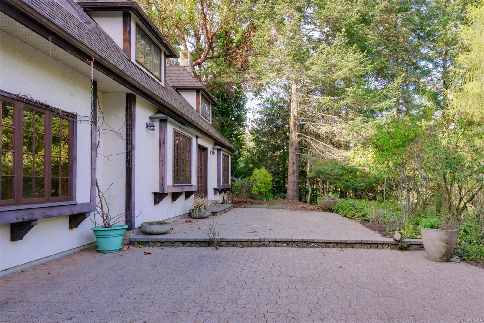 5161 Old West Saanich Rd