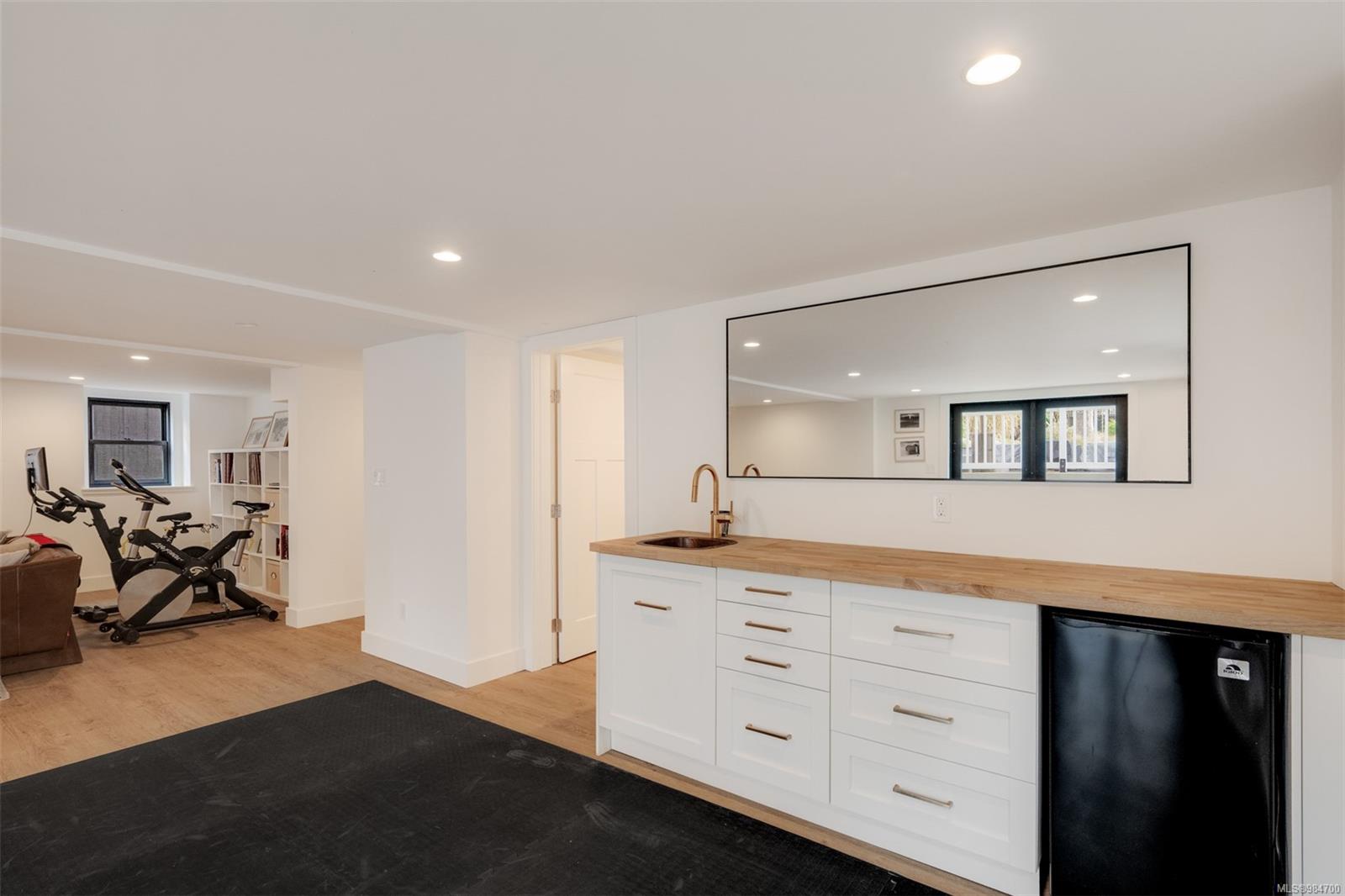 1248 Hewlett Pl