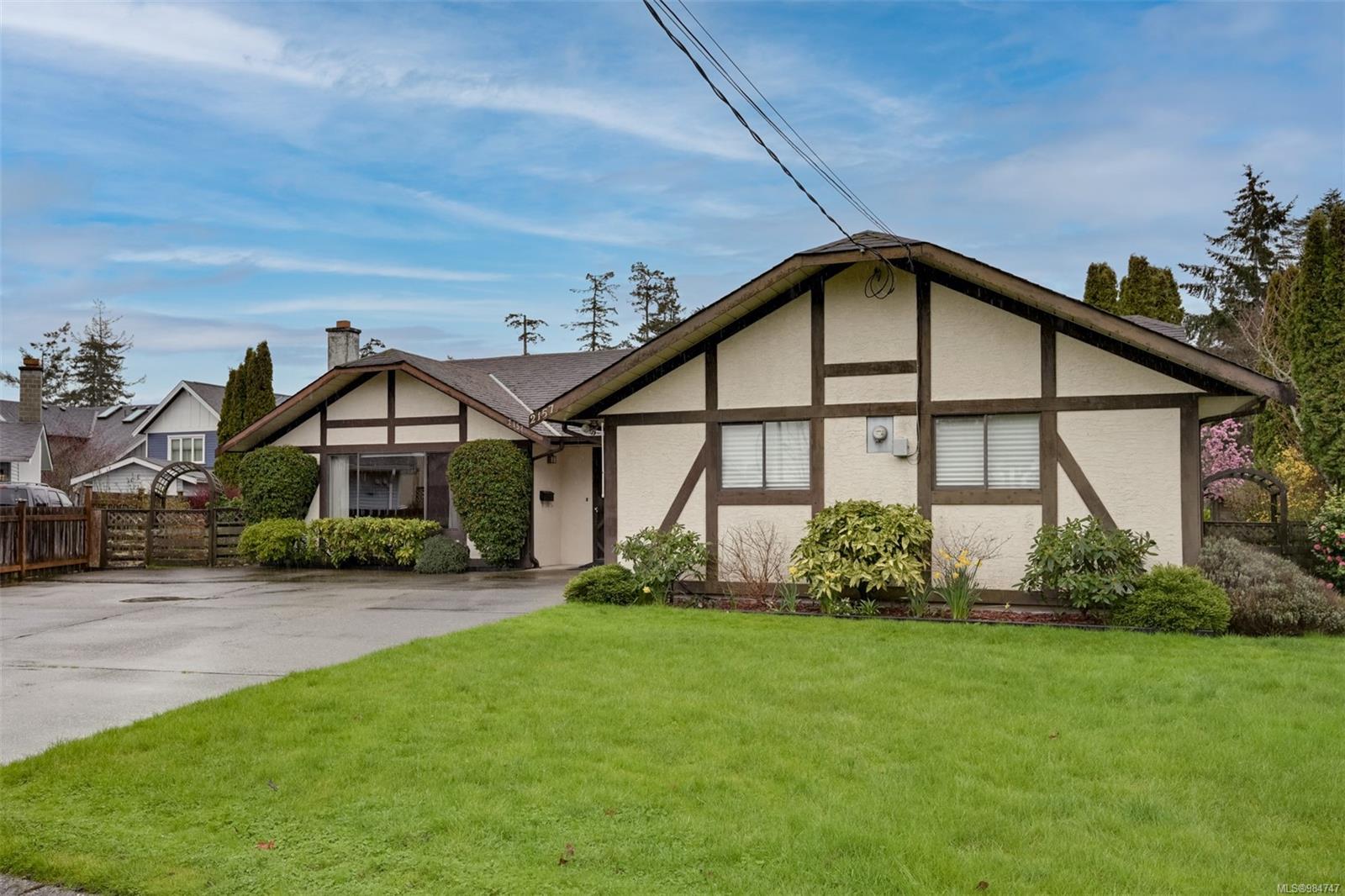 2157 Naomi Pl