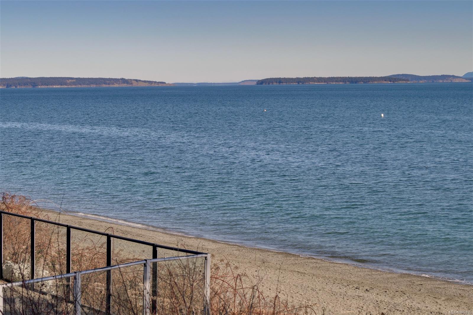 5110 Cordova Bay Rd # 39