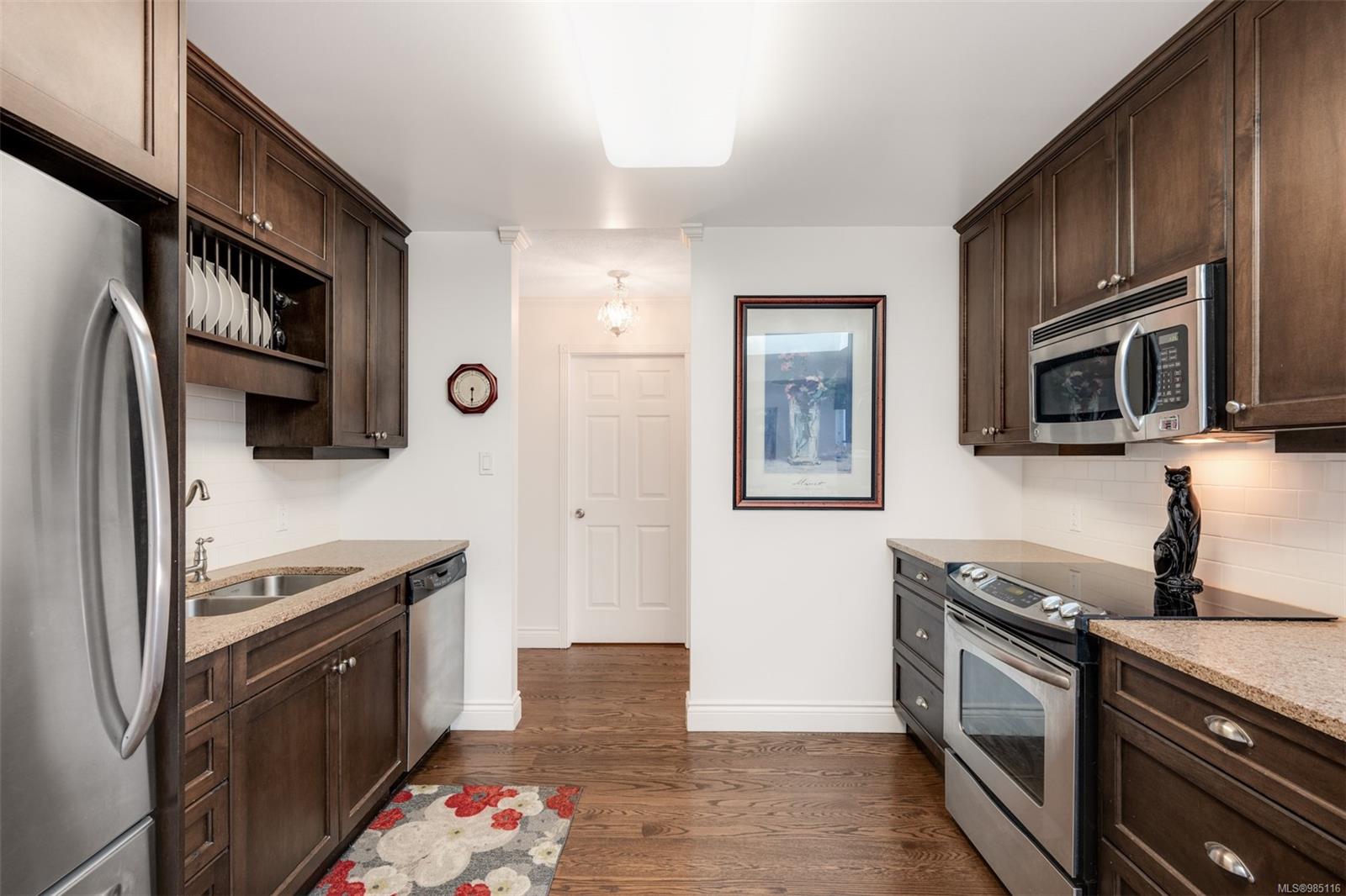 5110 Cordova Bay Rd # 39