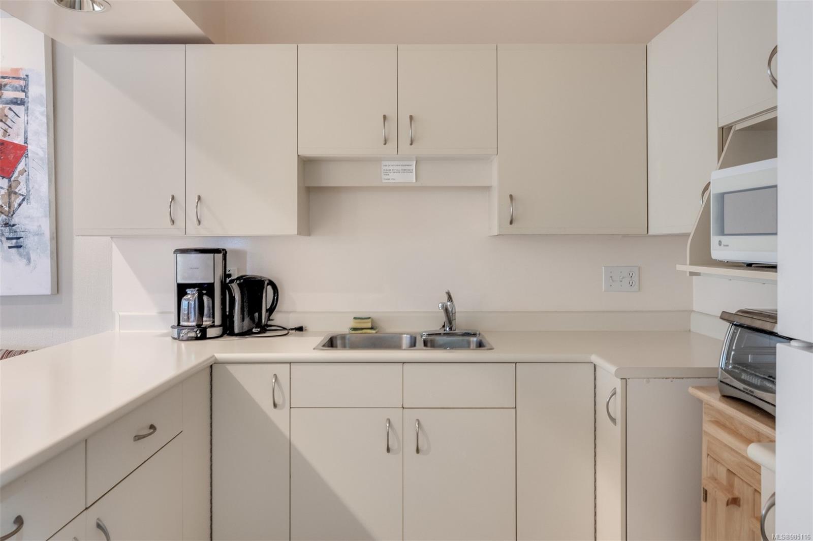 5110 Cordova Bay Rd # 39