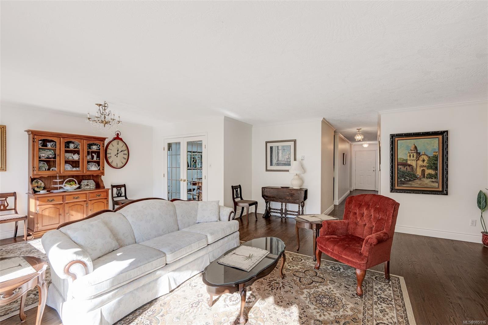 5110 Cordova Bay Rd # 39