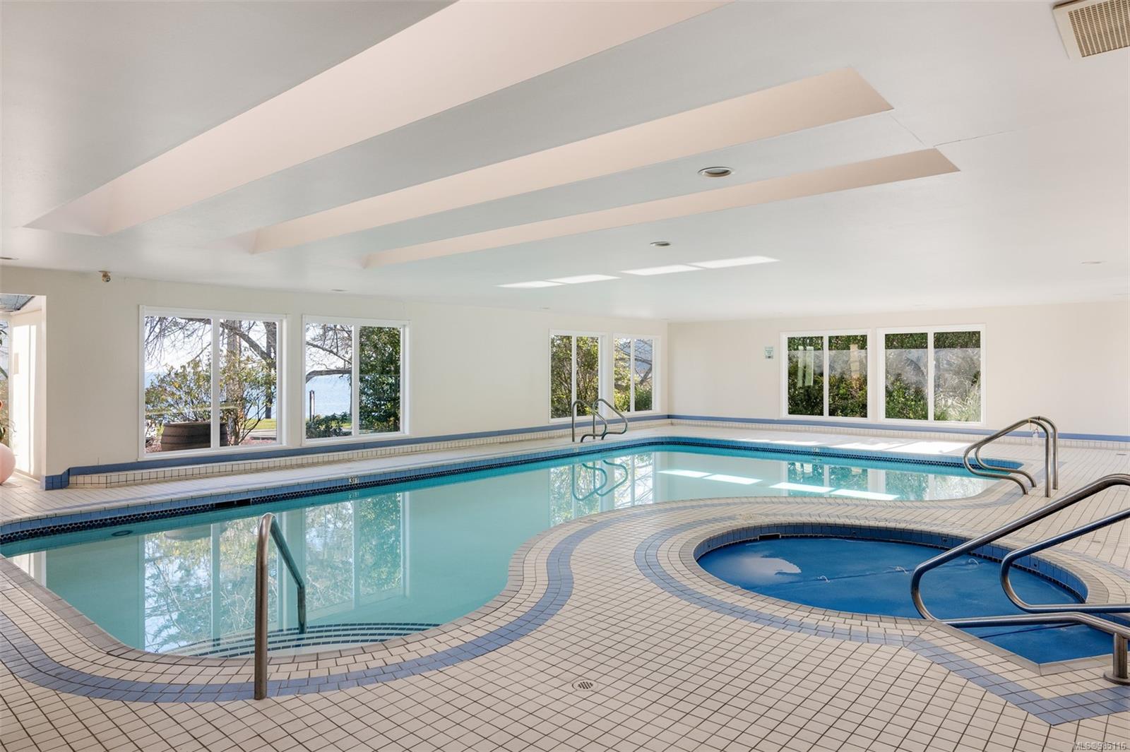 5110 Cordova Bay Rd # 39