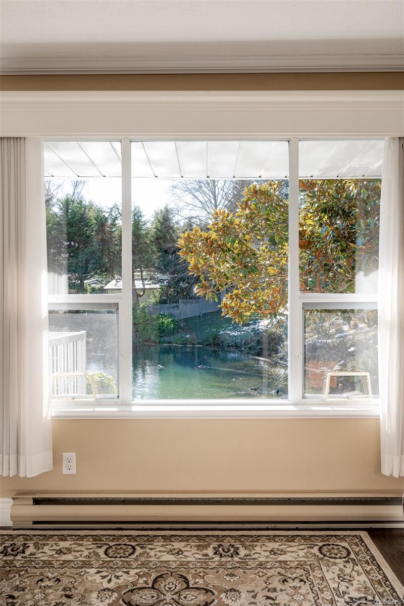 5110 Cordova Bay Rd # 39