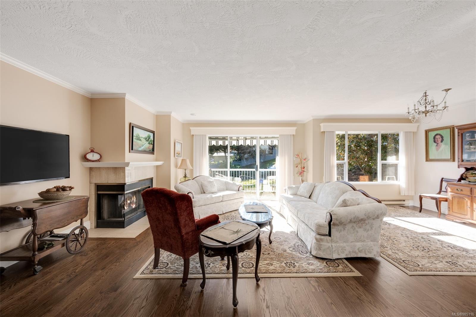 5110 Cordova Bay Rd # 39