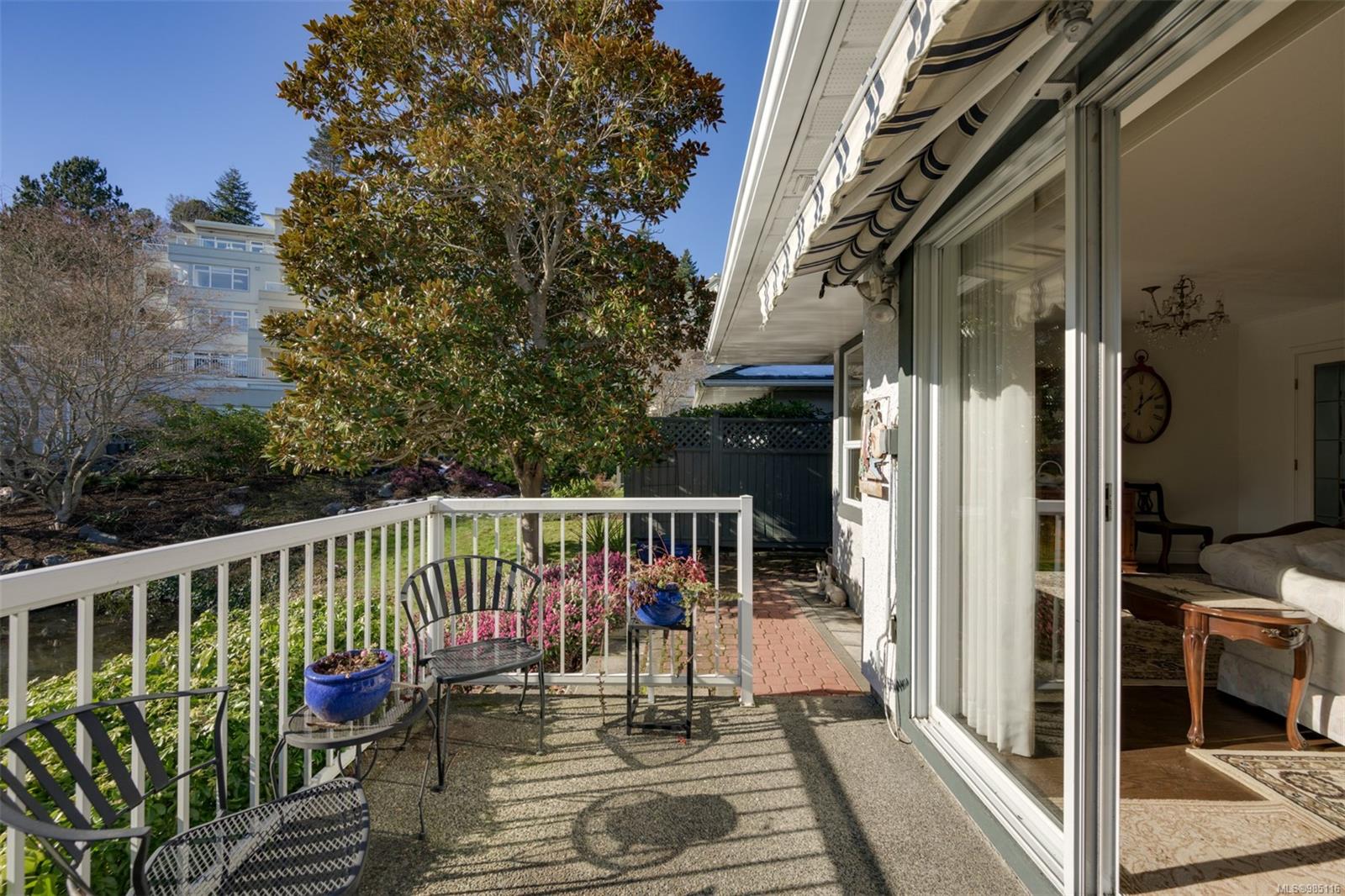 5110 Cordova Bay Rd # 39