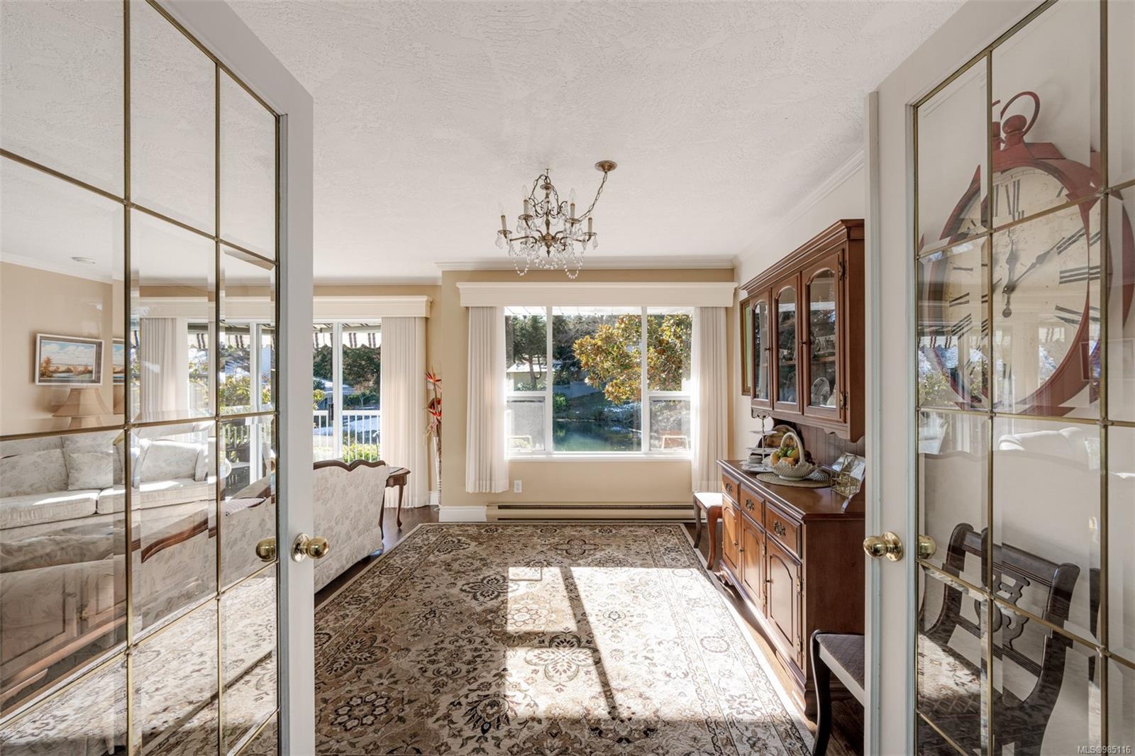 5110 Cordova Bay Rd # 39