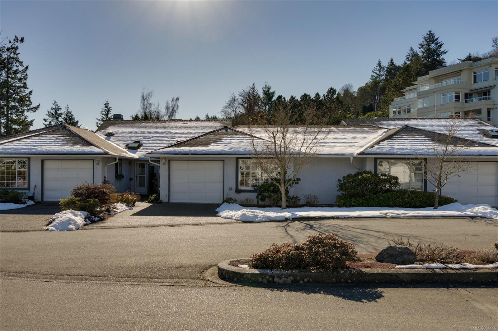 5110 Cordova Bay Rd # 39