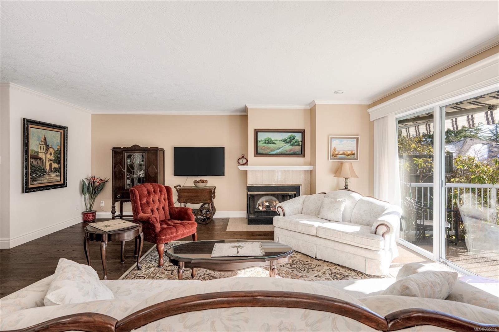 5110 Cordova Bay Rd # 39