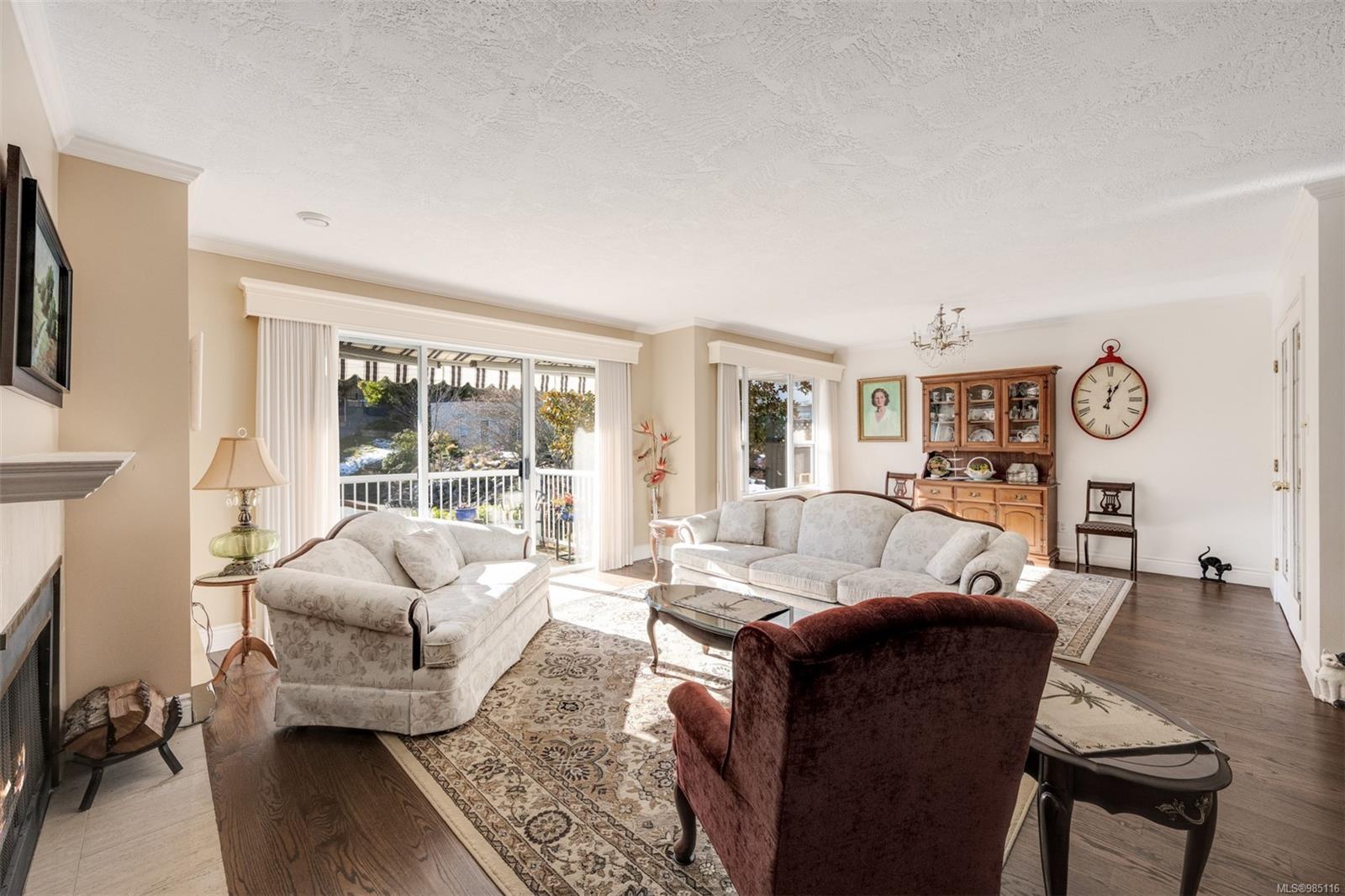 5110 Cordova Bay Rd # 39