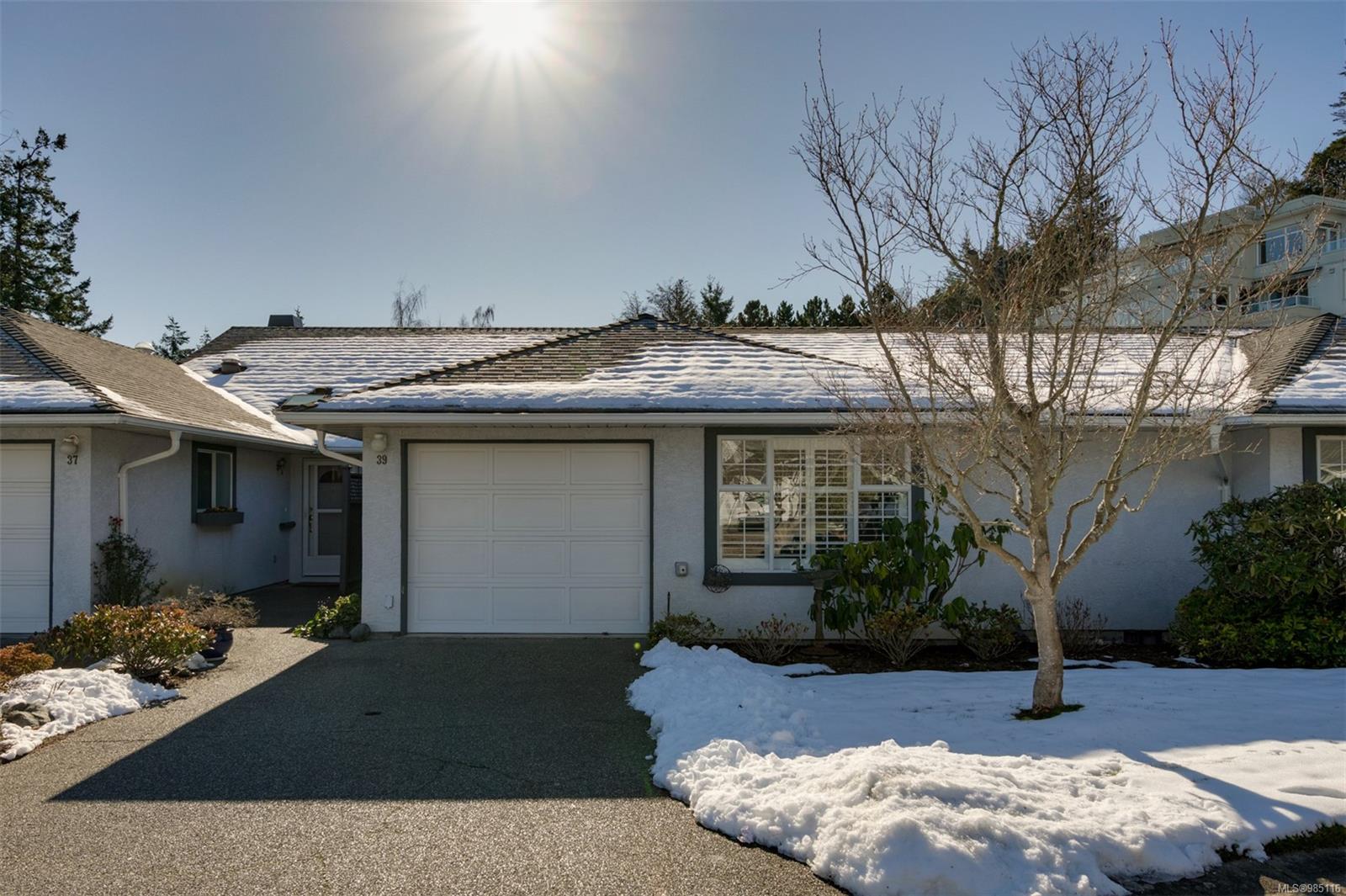 5110 Cordova Bay Rd # 39