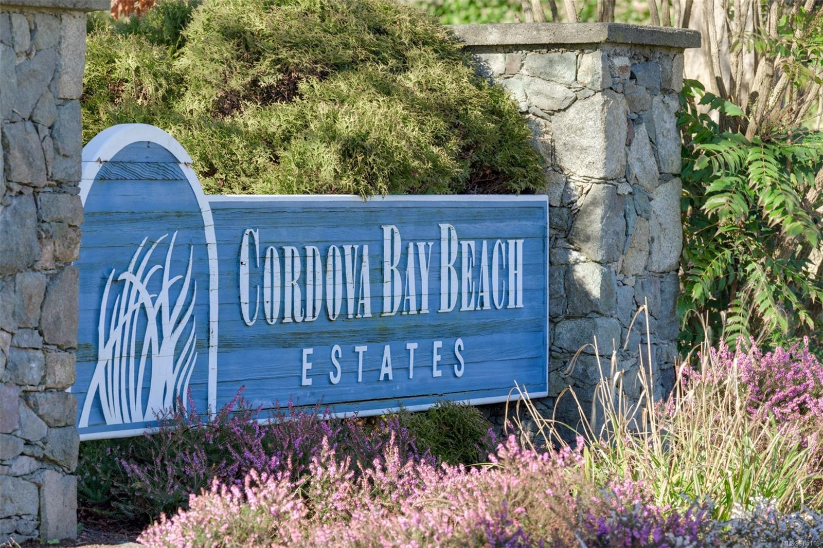 5110 Cordova Bay Rd # 39