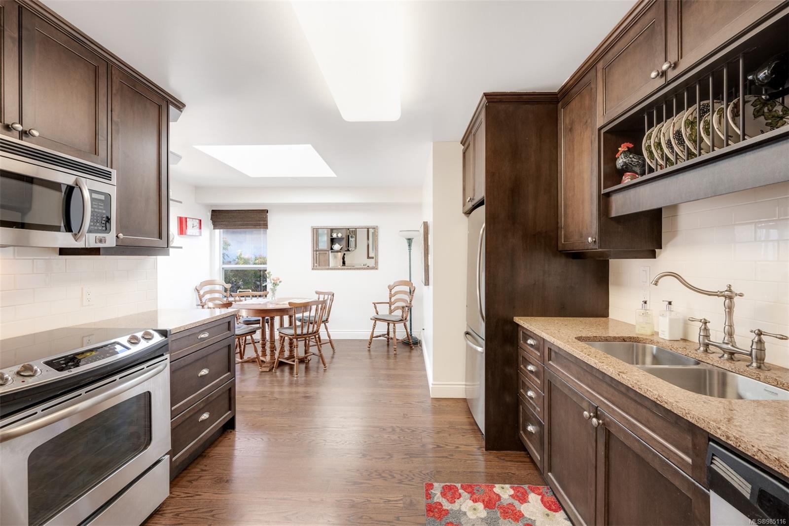 5110 Cordova Bay Rd # 39