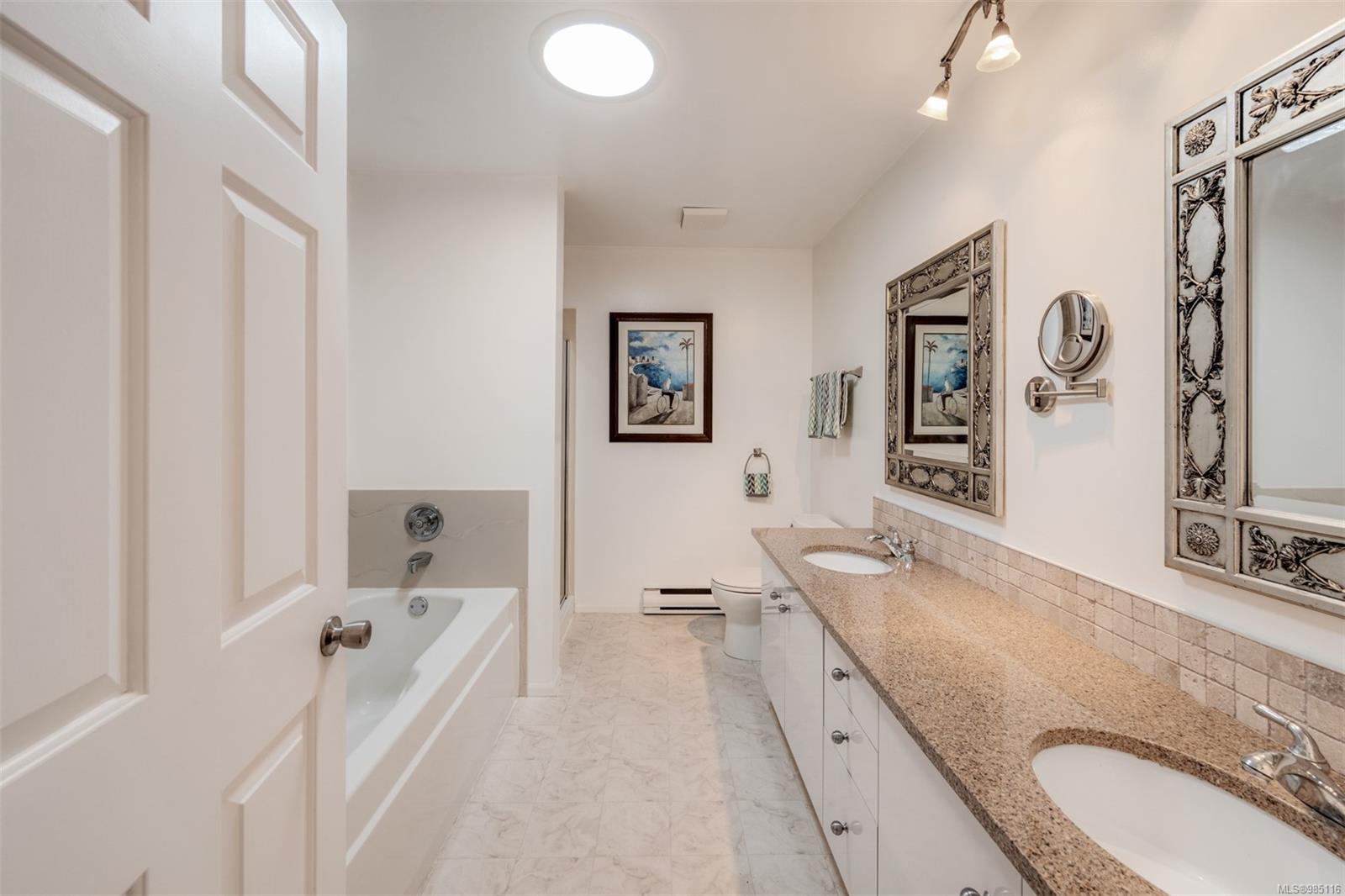 5110 Cordova Bay Rd # 39