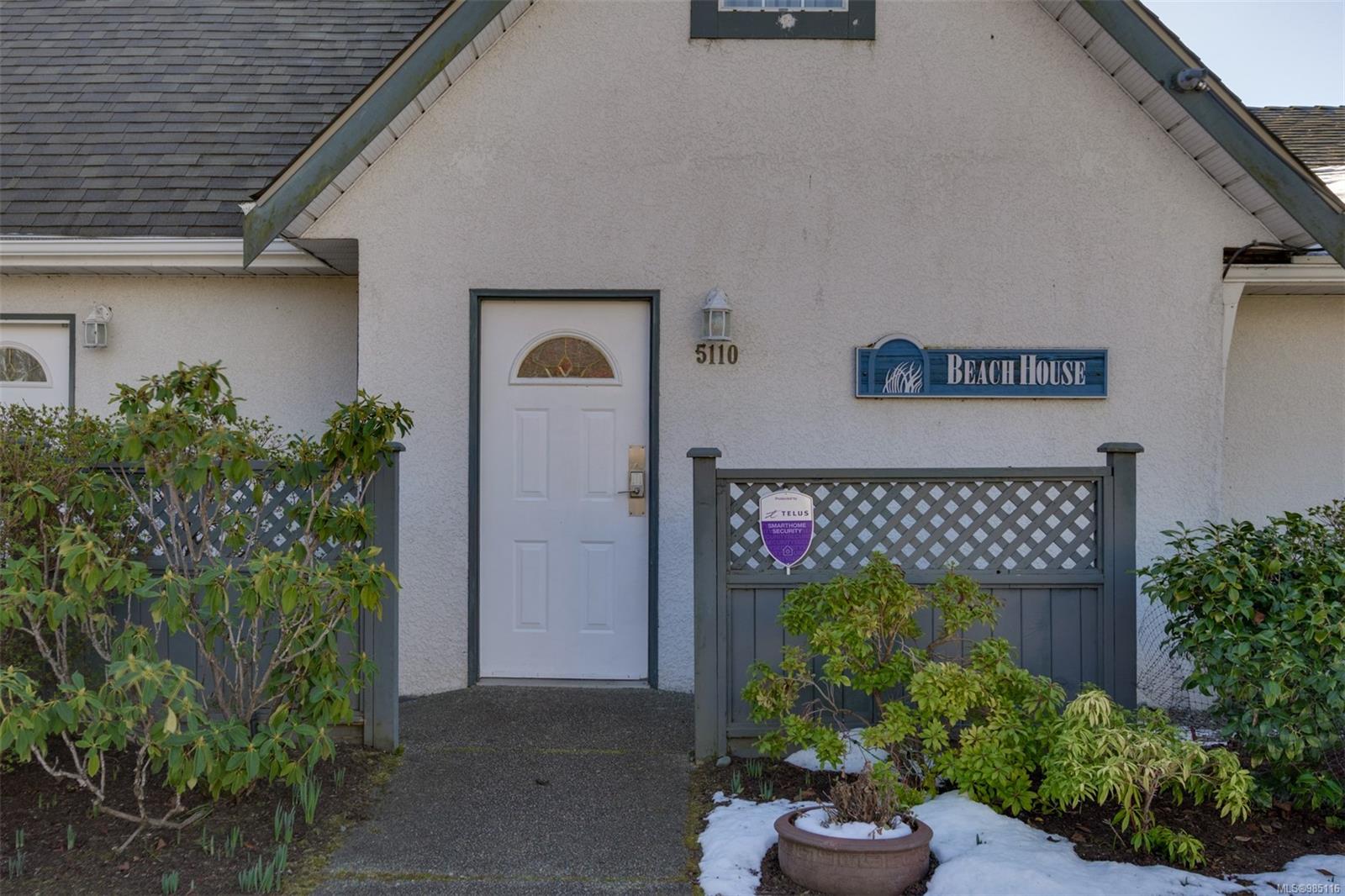 5110 Cordova Bay Rd # 39