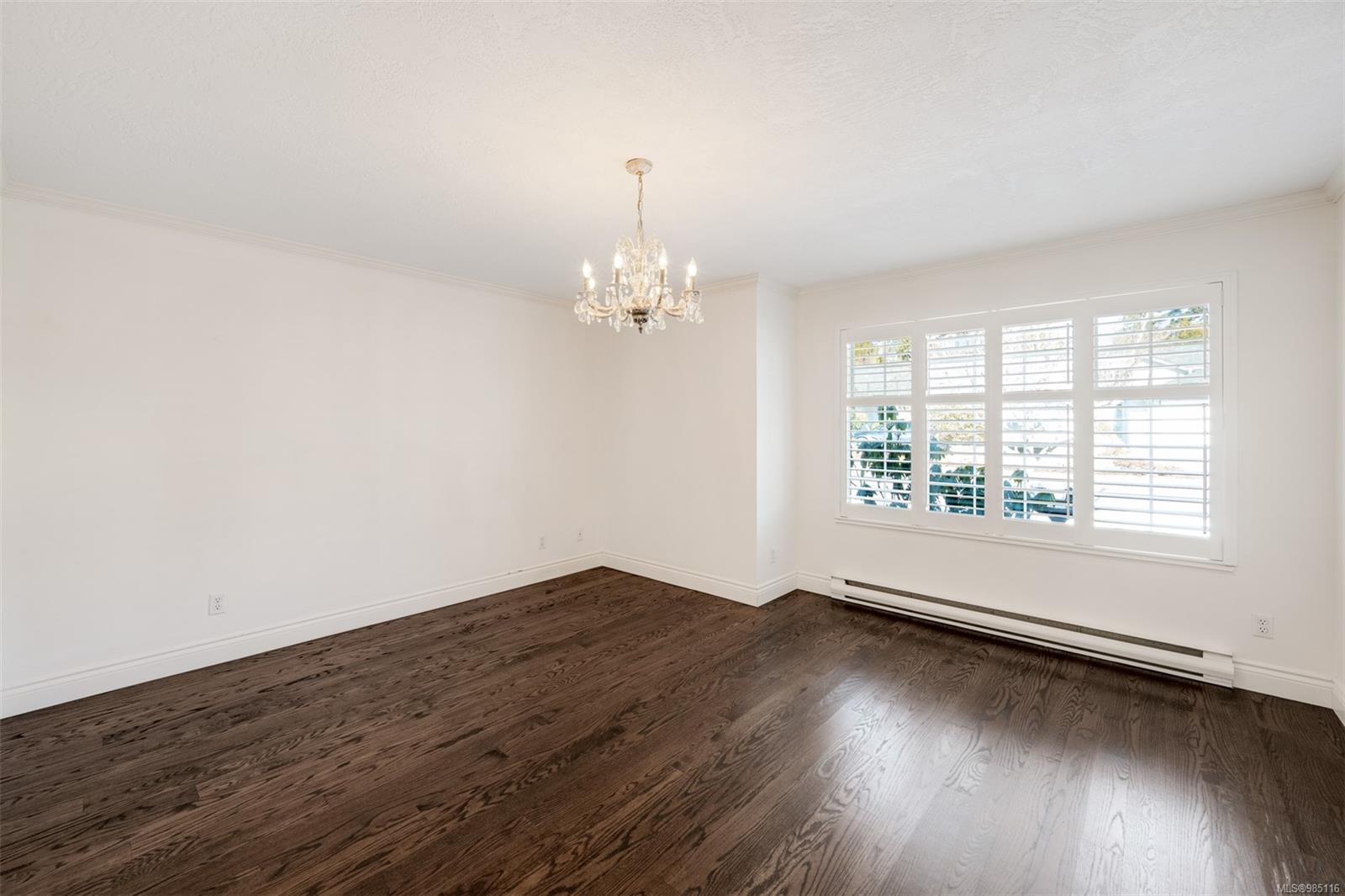 5110 Cordova Bay Rd # 39