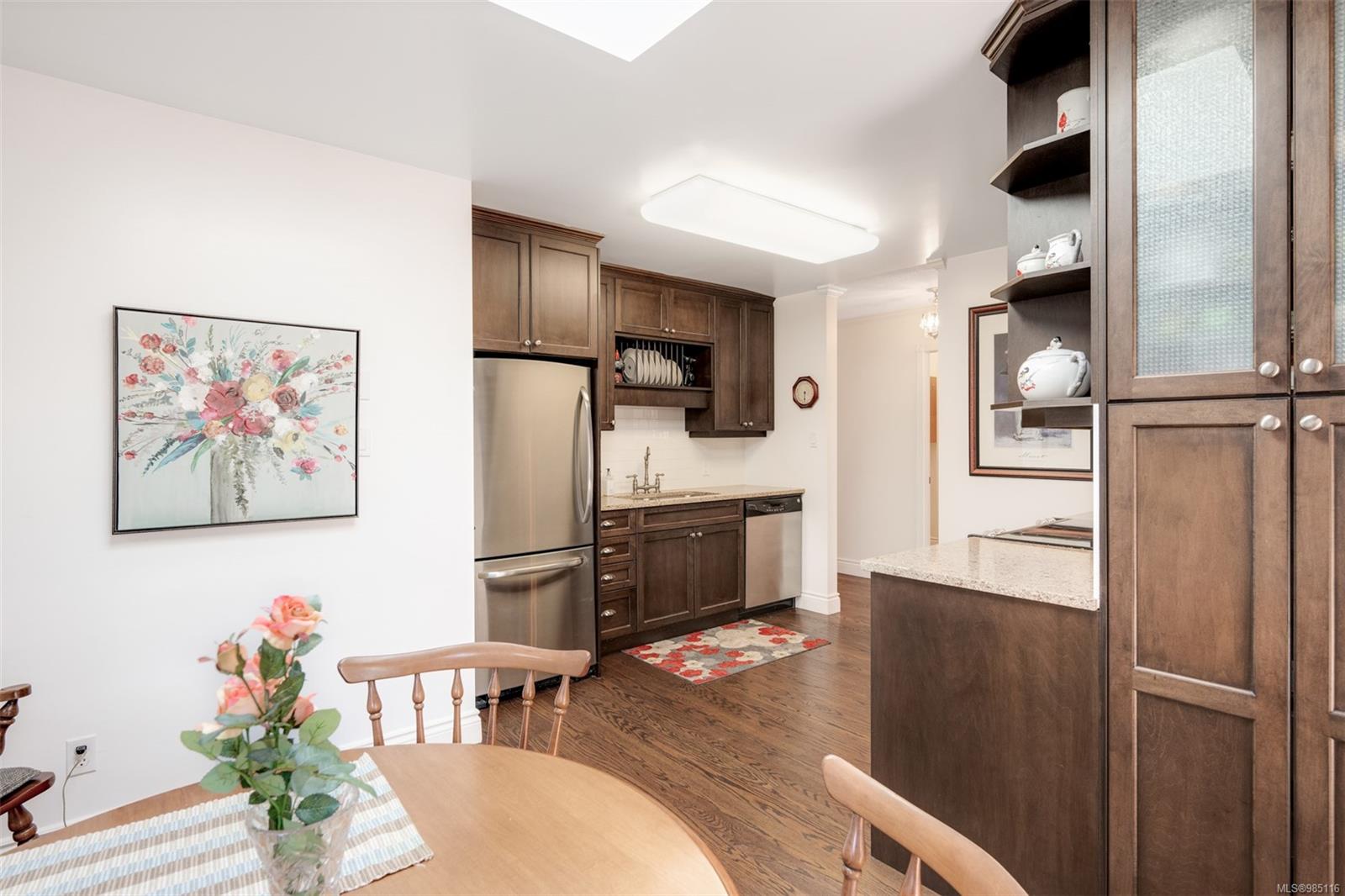 5110 Cordova Bay Rd # 39